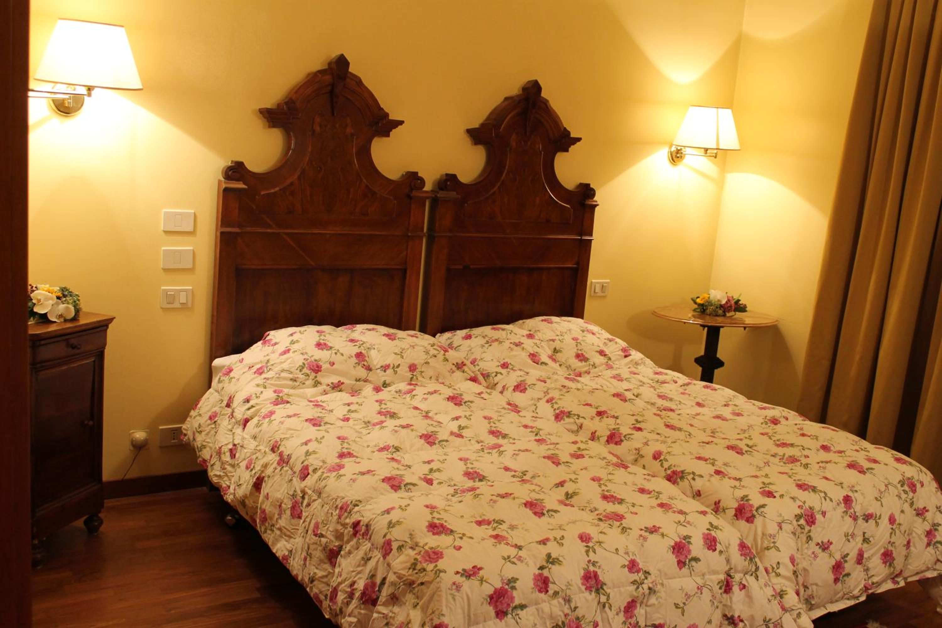 Double or Twin Room - Photo 9