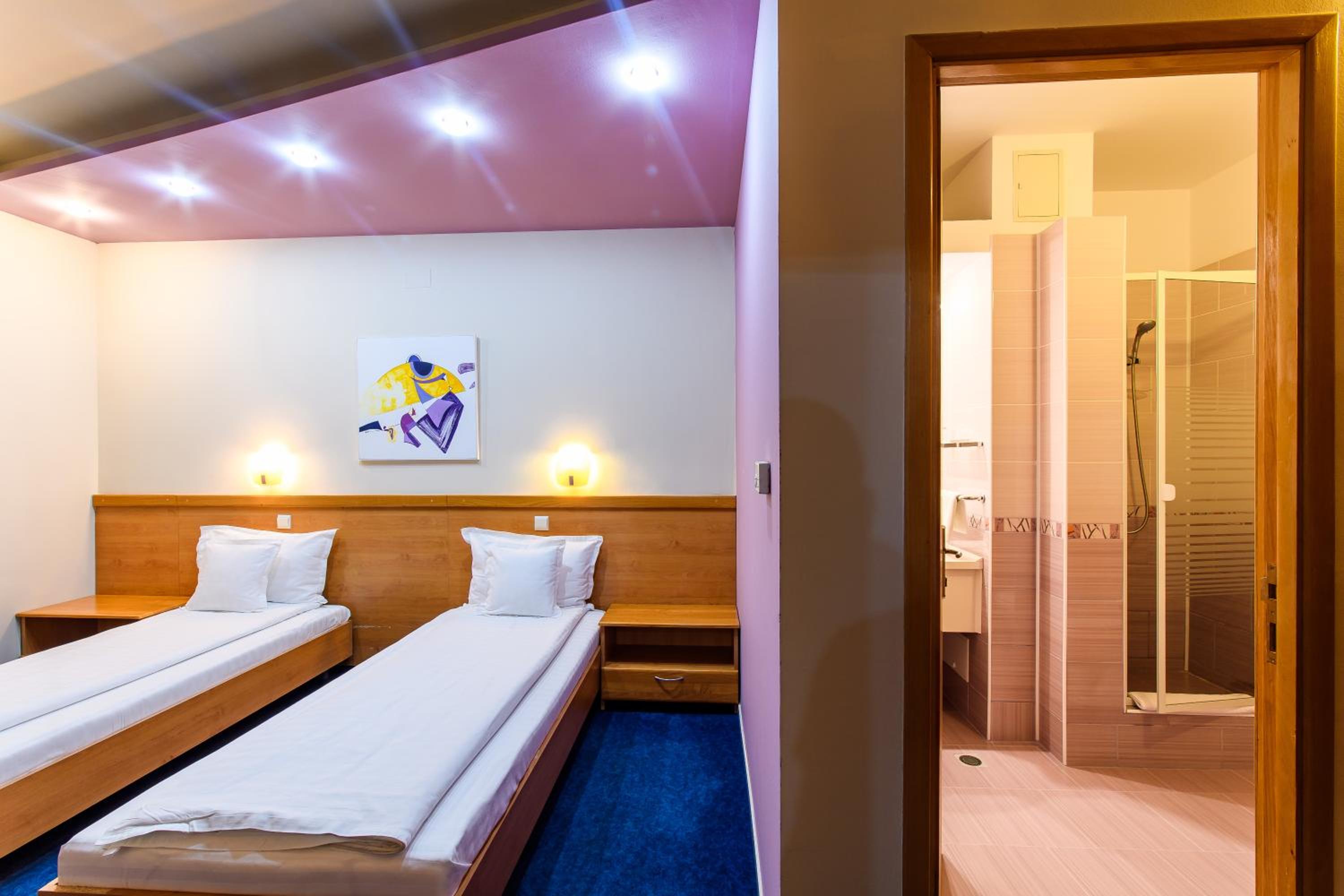 Double or Twin Room - Photo 3