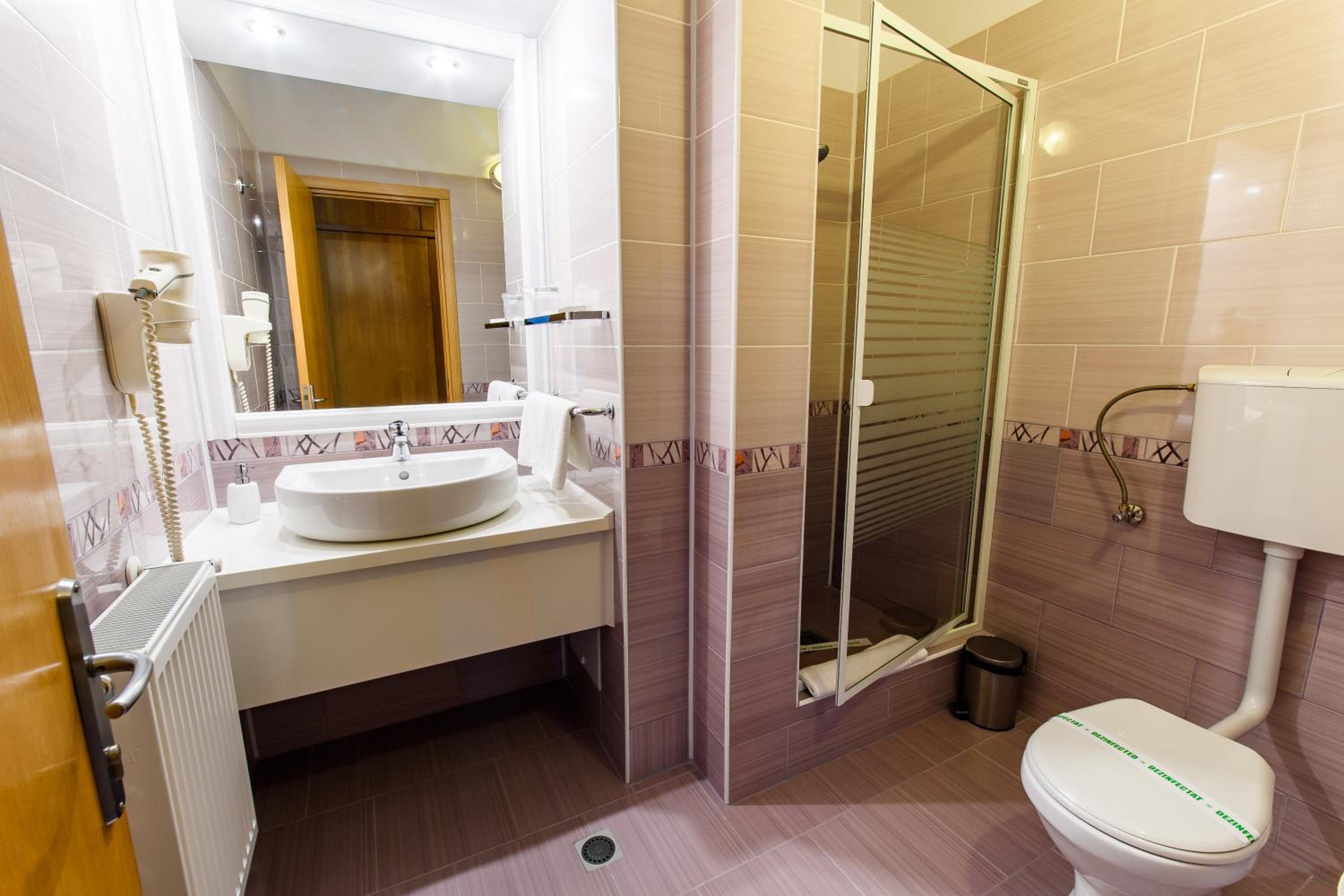 Double or Twin Room - Photo 6