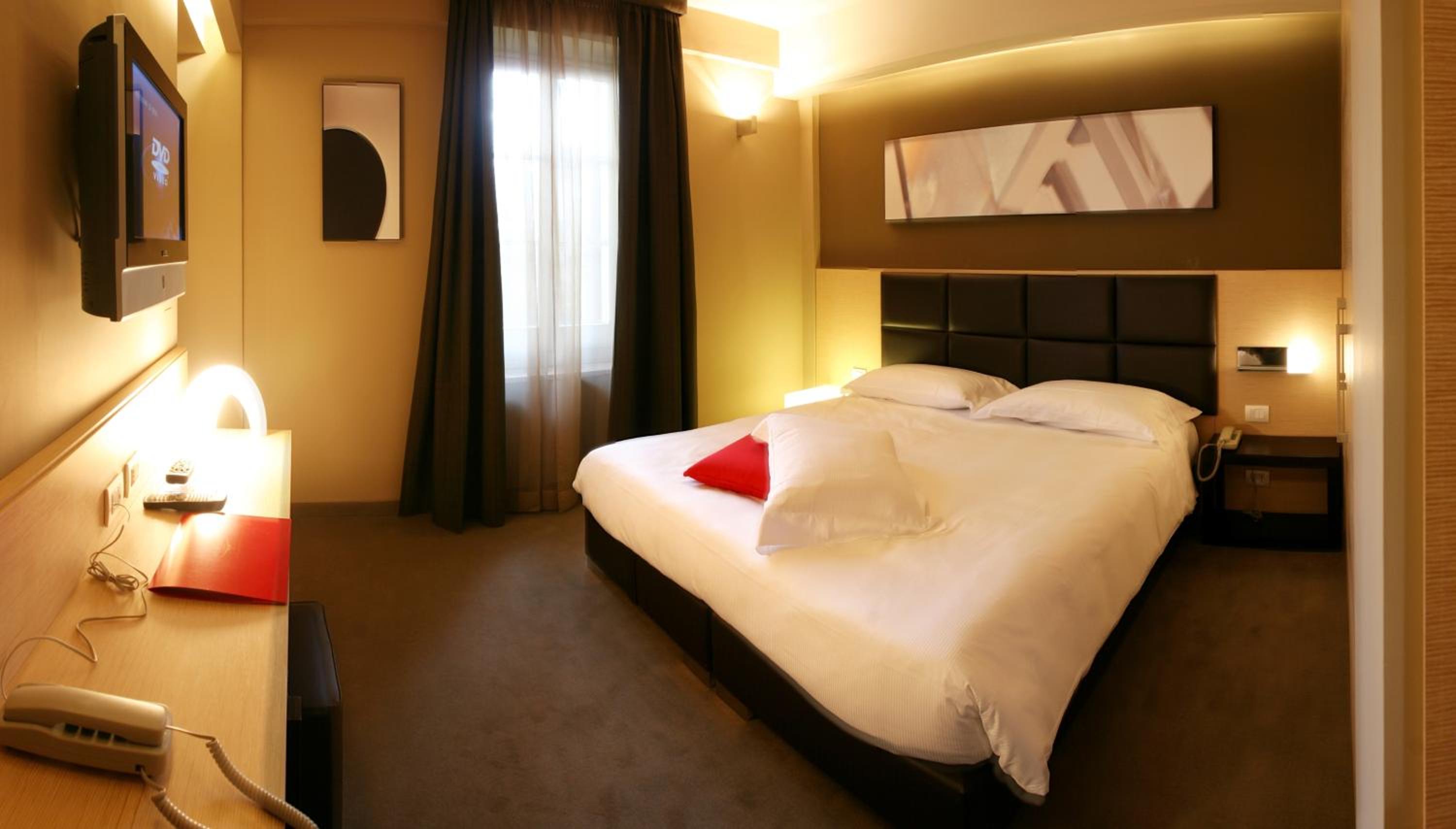 Standard Double or Twin Room - Photo 1