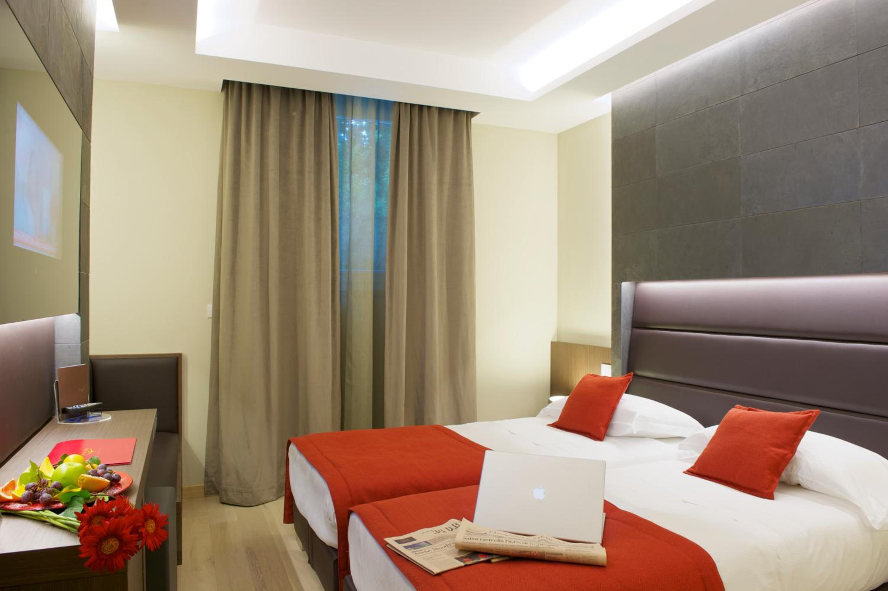 Standard Double or Twin Room - Photo 3
