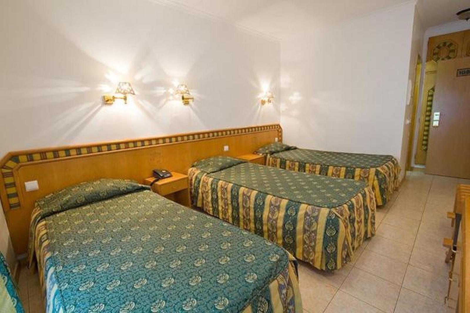 Triple Room with Private Bathroom photo 2