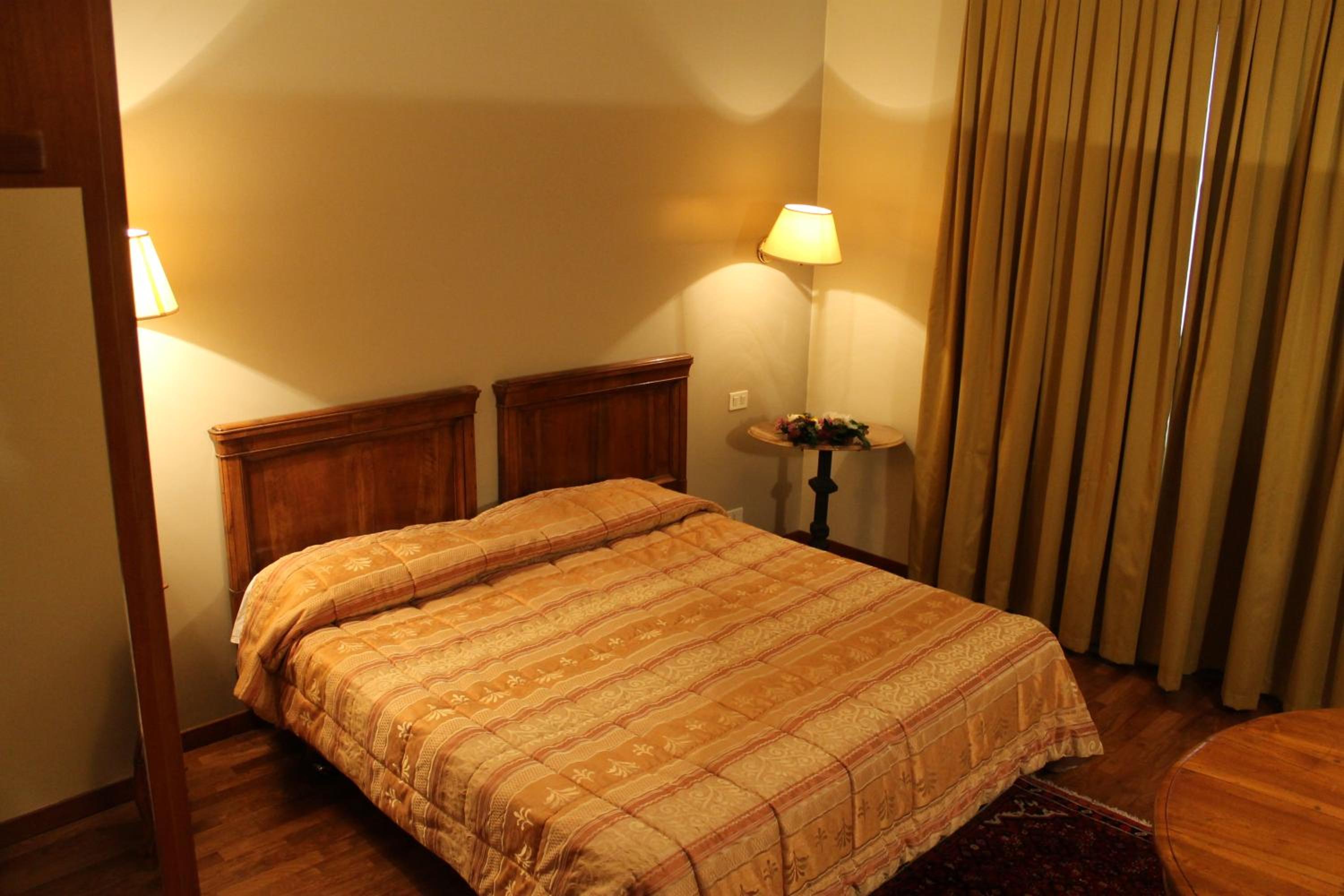 Double or Twin Room - Photo 7