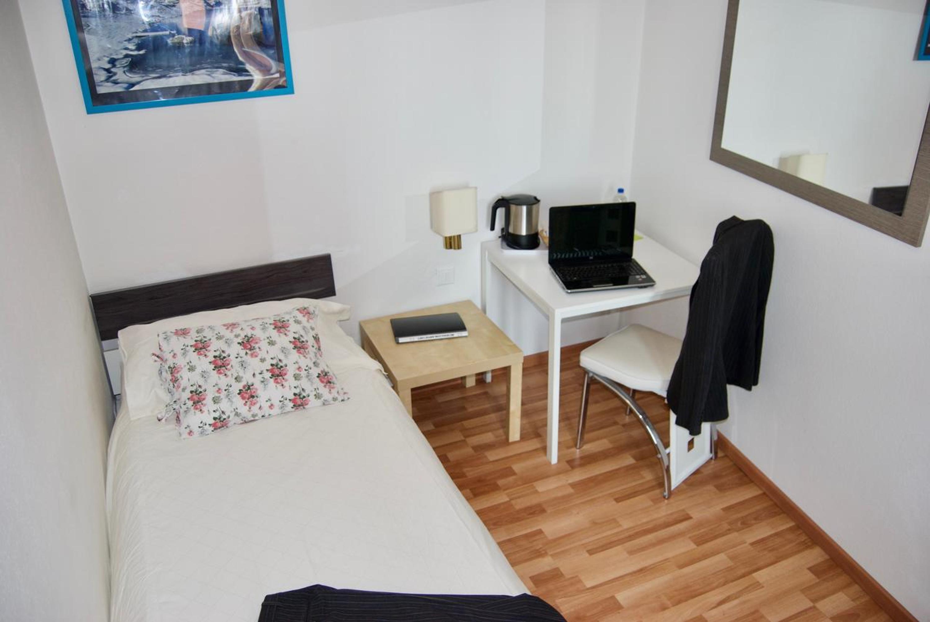 Single Room - Photo 10
