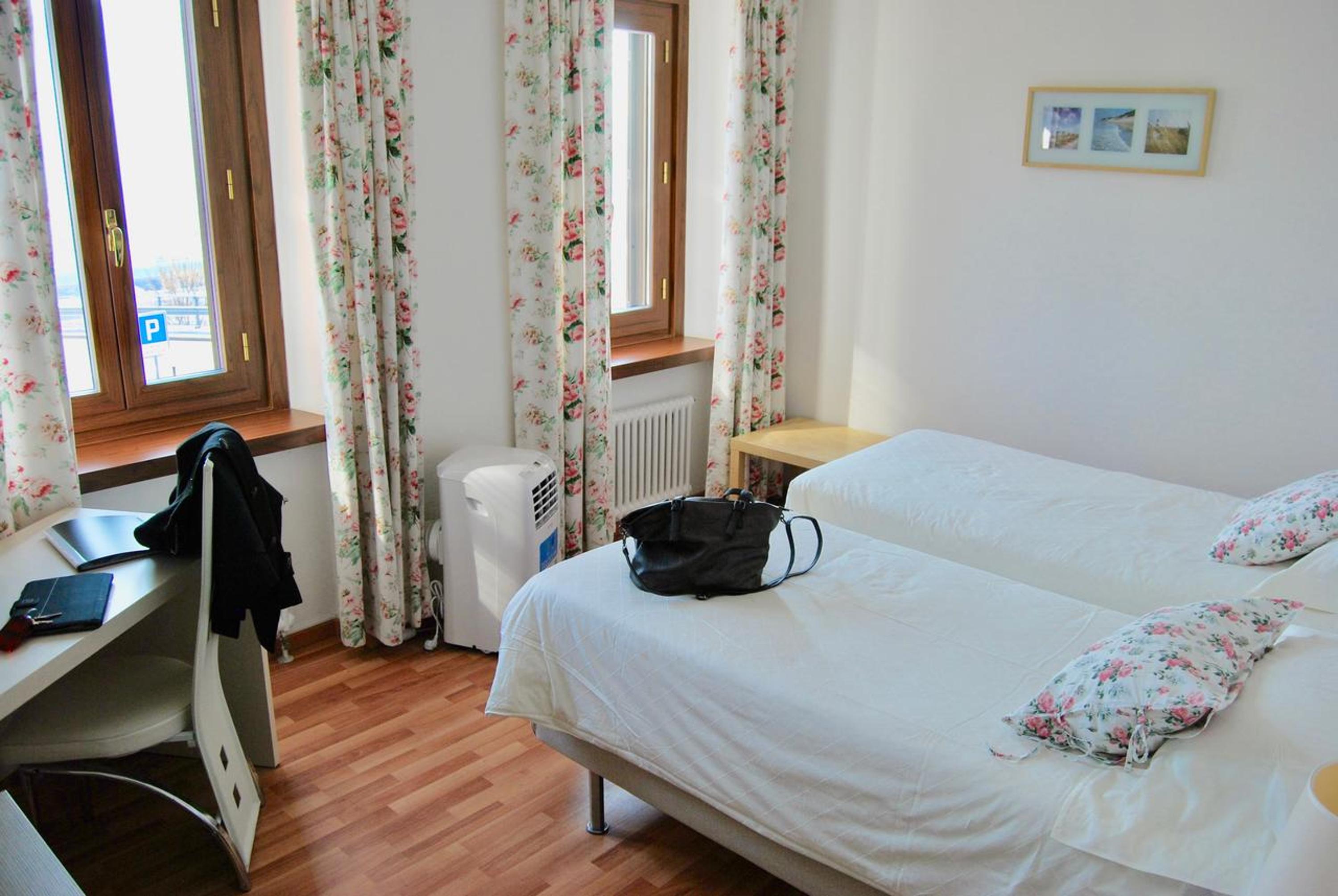 Twin Room - Photo 9