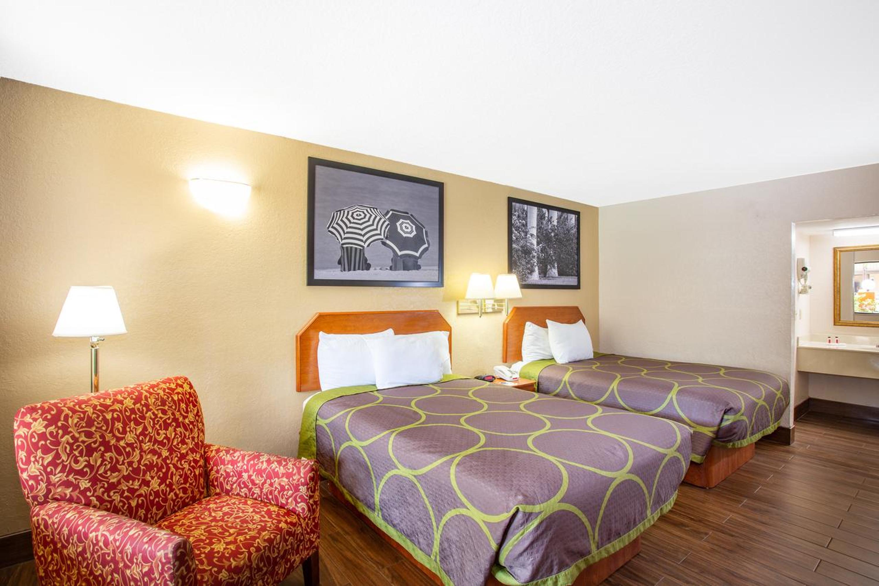 Double Room with Two Double Beds - Non-Smoking - Photo 3