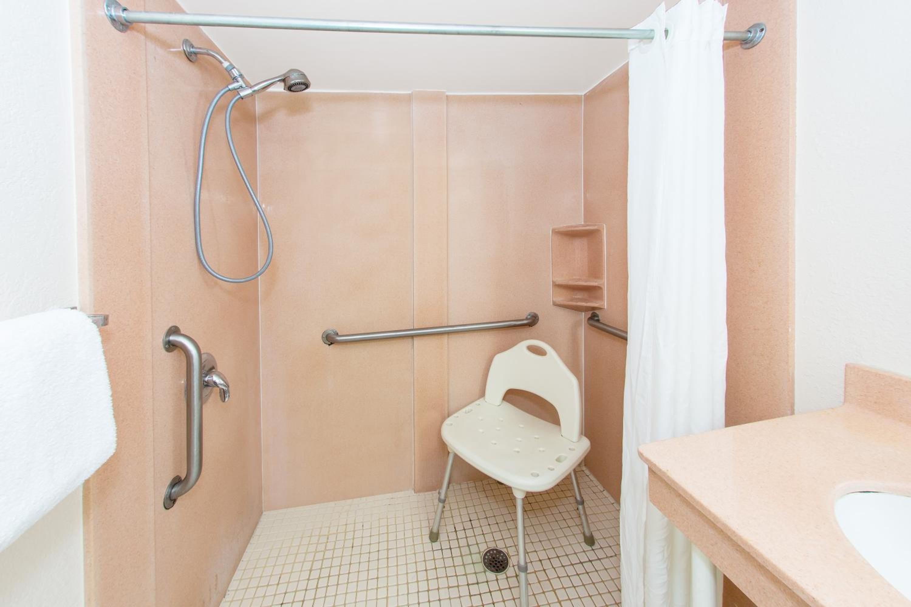 King Room - Mobility Access/Non-Smoking - Photo 4