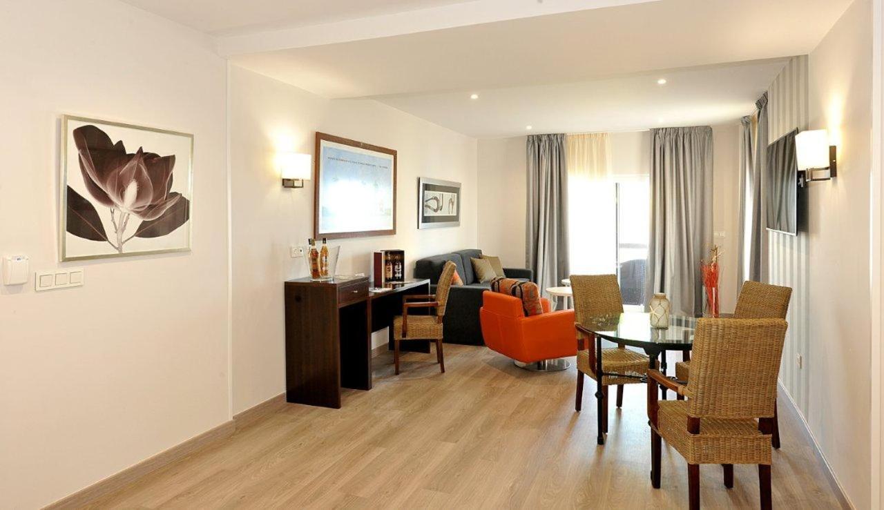 Suite - Photo 28