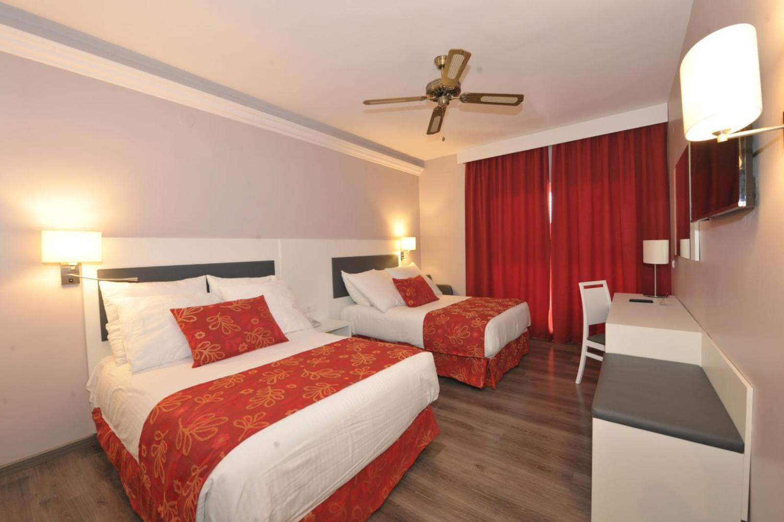 Superior Room with Balcony - Non-Smoking - Photo 15