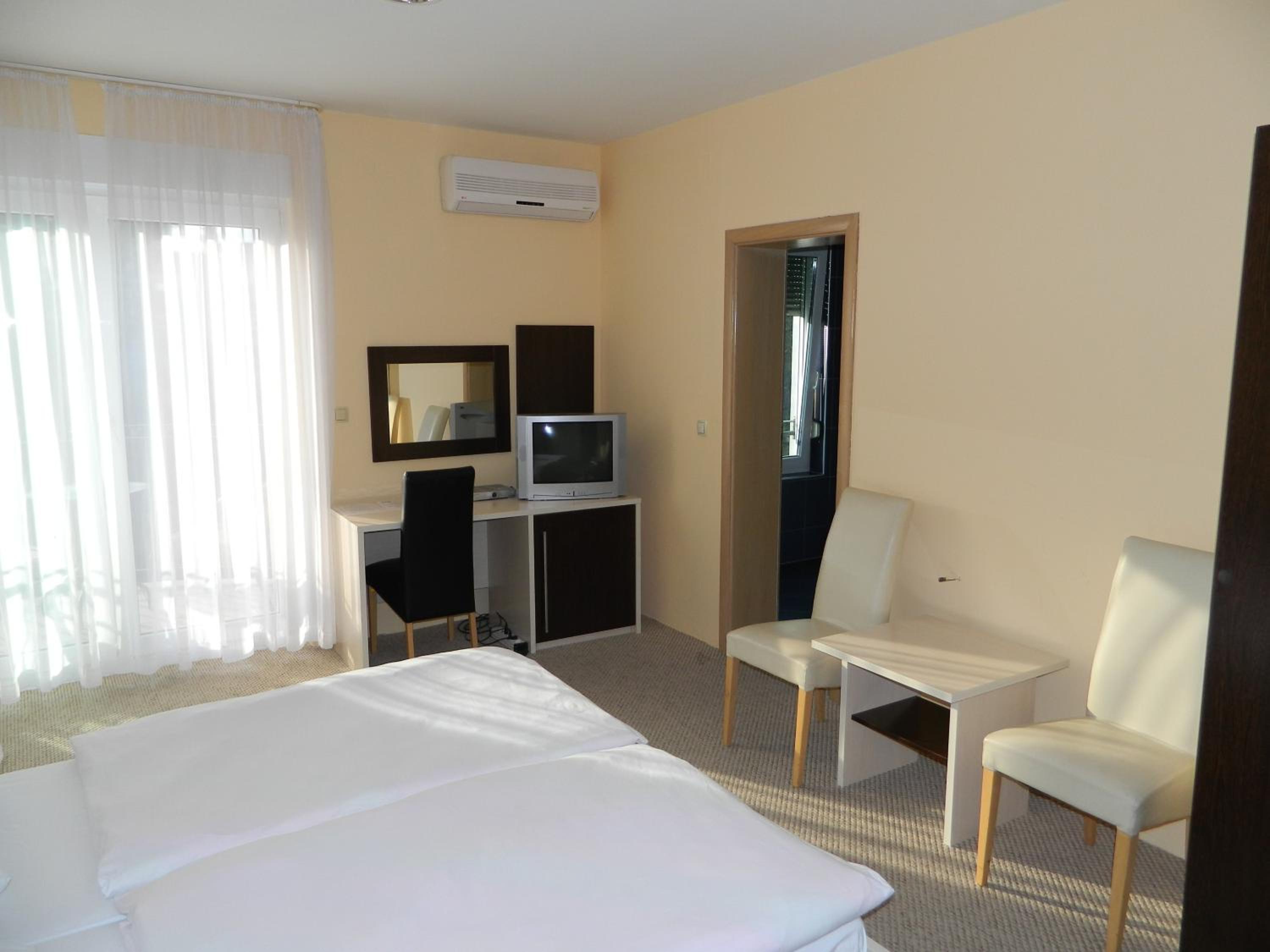 Double Room with Balcony and River View photo 2