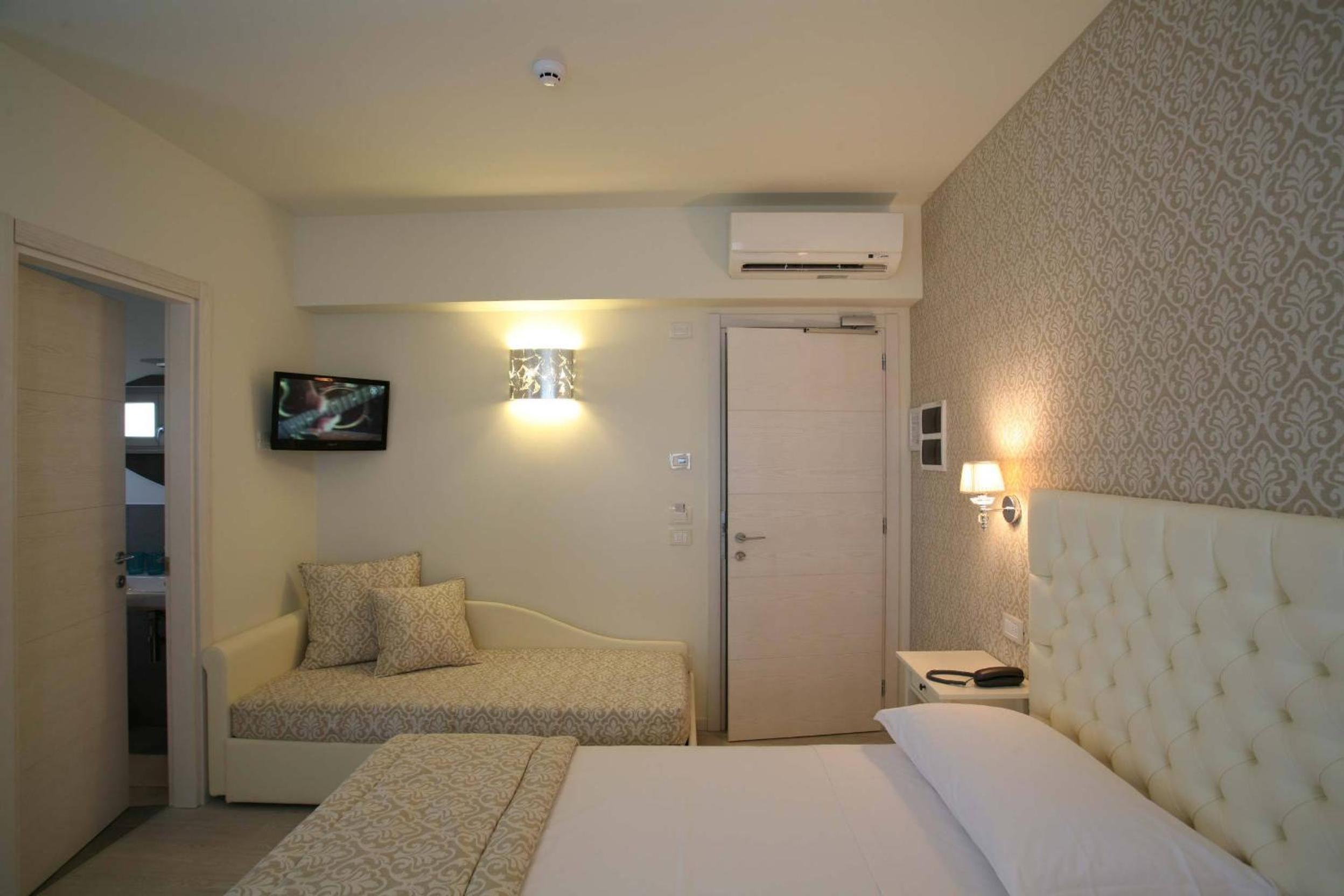 Triple Room with Balcony