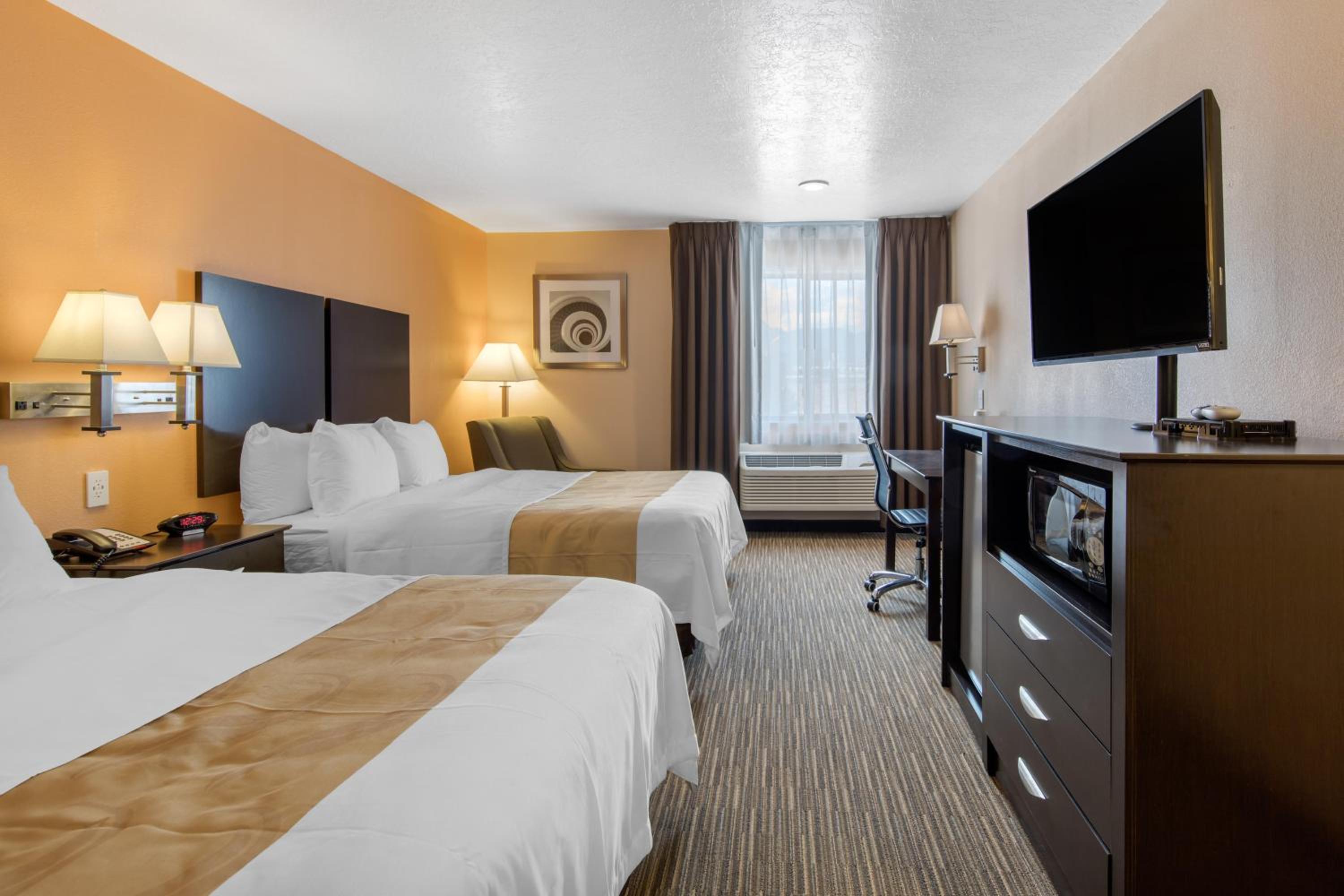 Queen Room with Two Queen Beds - Non-Smoking - Photo 1