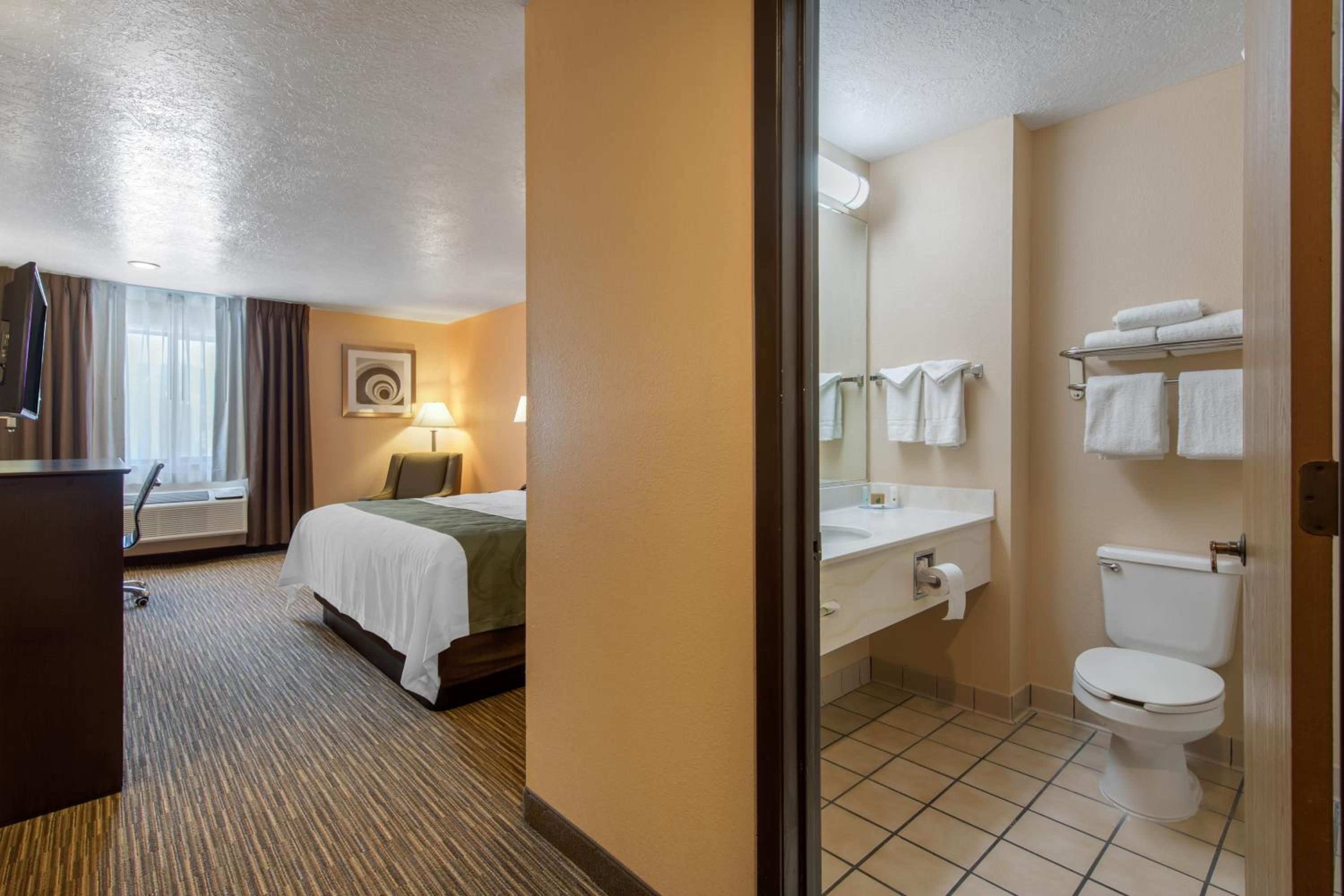 King Room - Non-Smoking - Photo 2