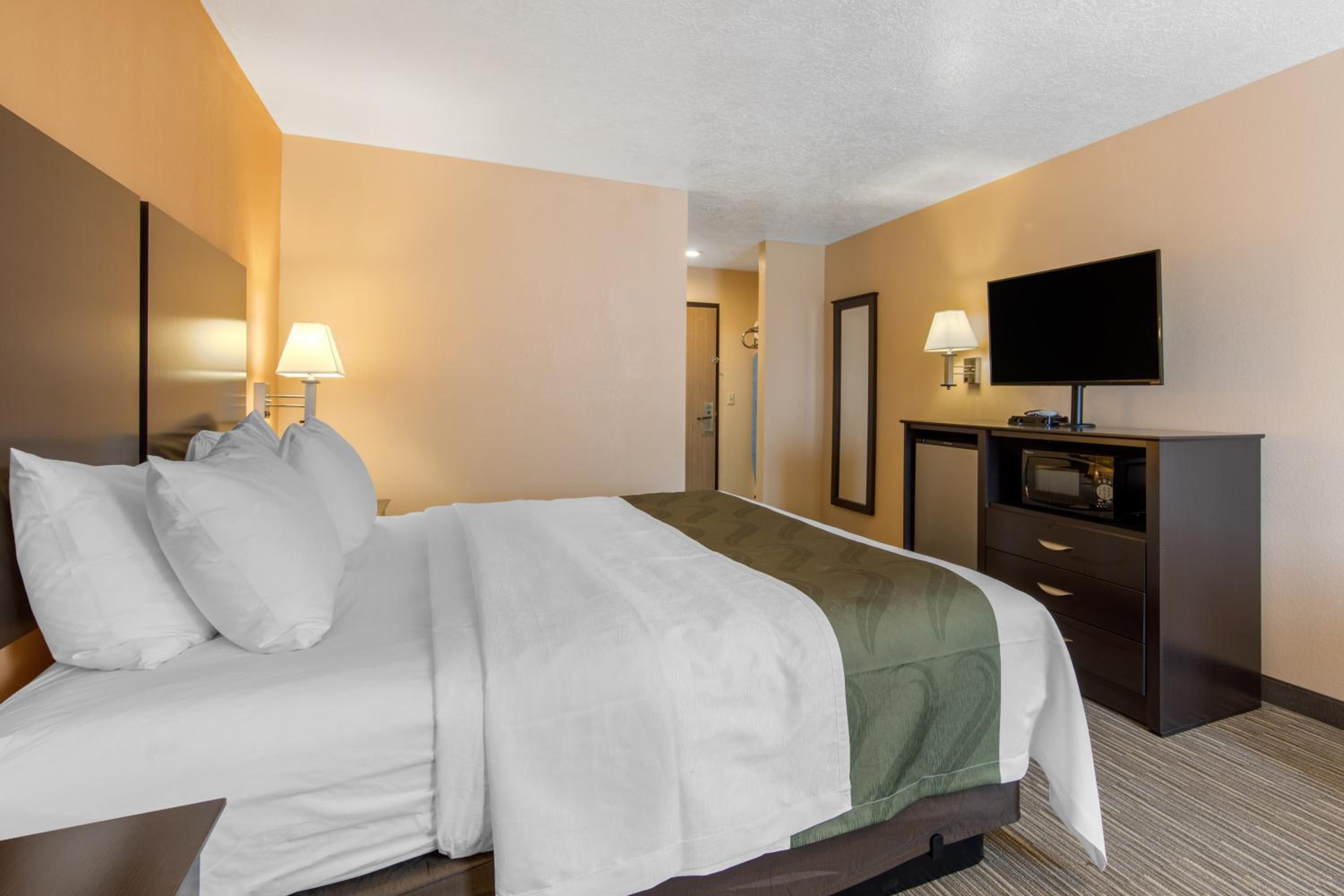 King Room - Non-Smoking - Photo 3