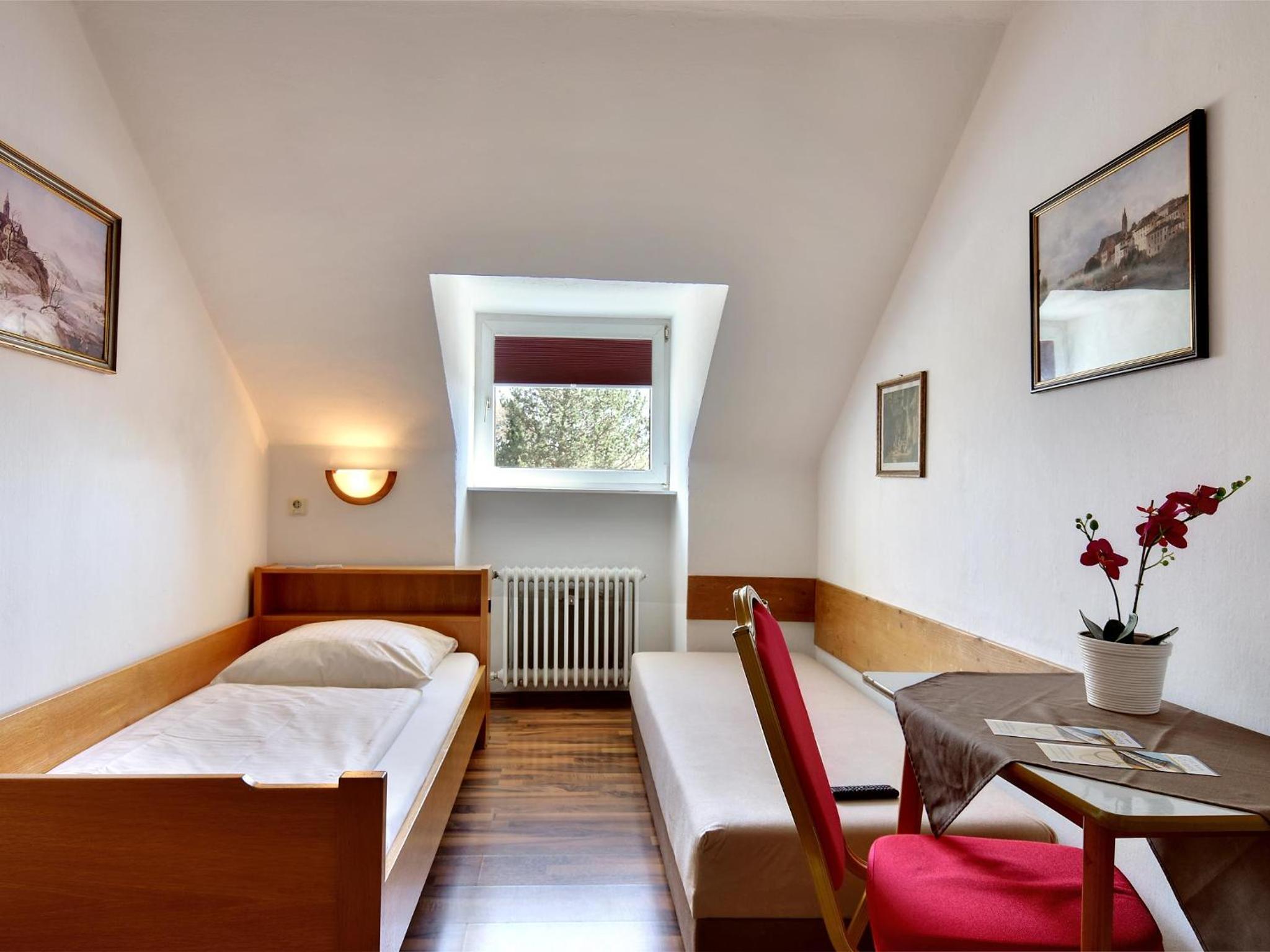 Economy Twin Room with Shared Shower and Toilet
