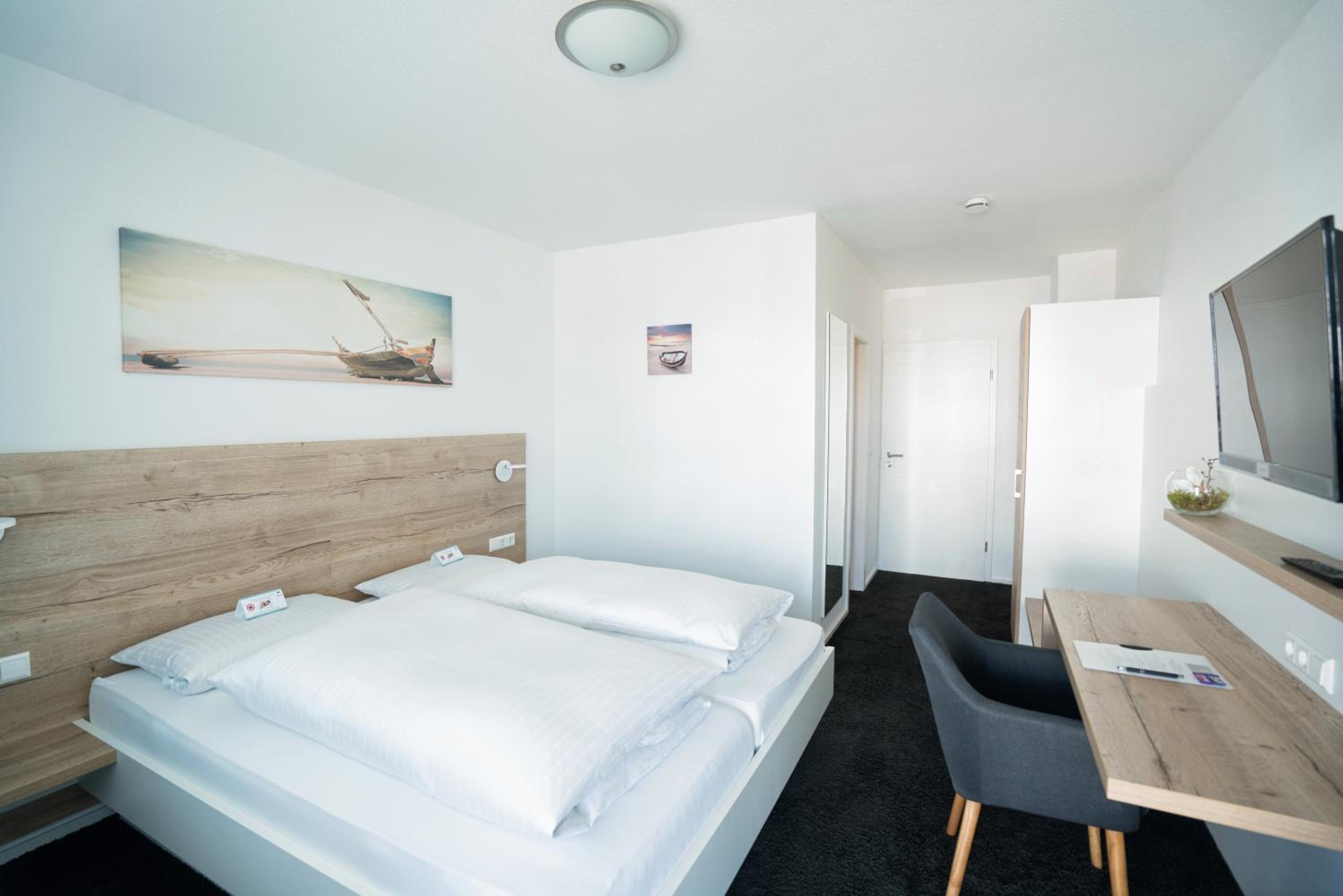 Standard Double Room - Photo 4