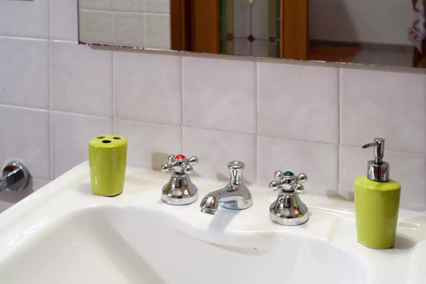 Standard One Bedroom Apartment - Split Level photo 2