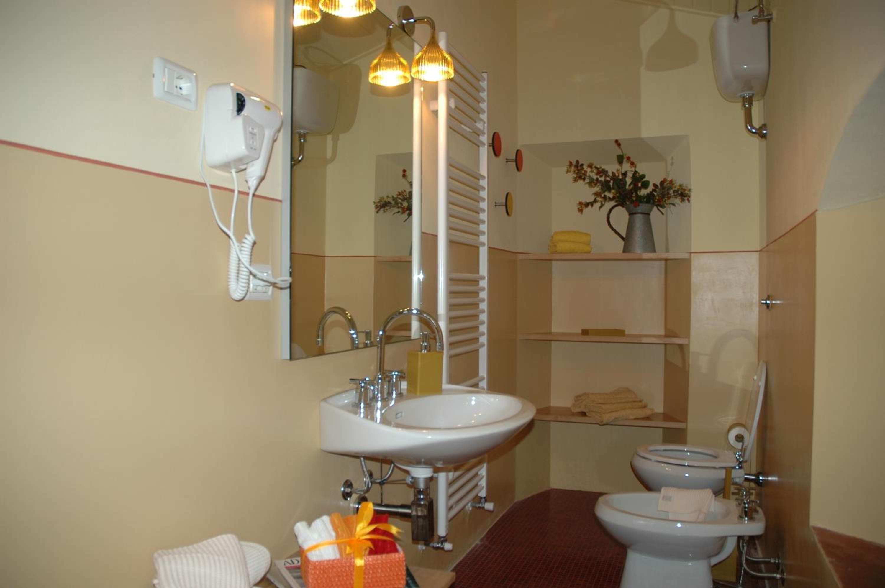 Suite - Photo 5