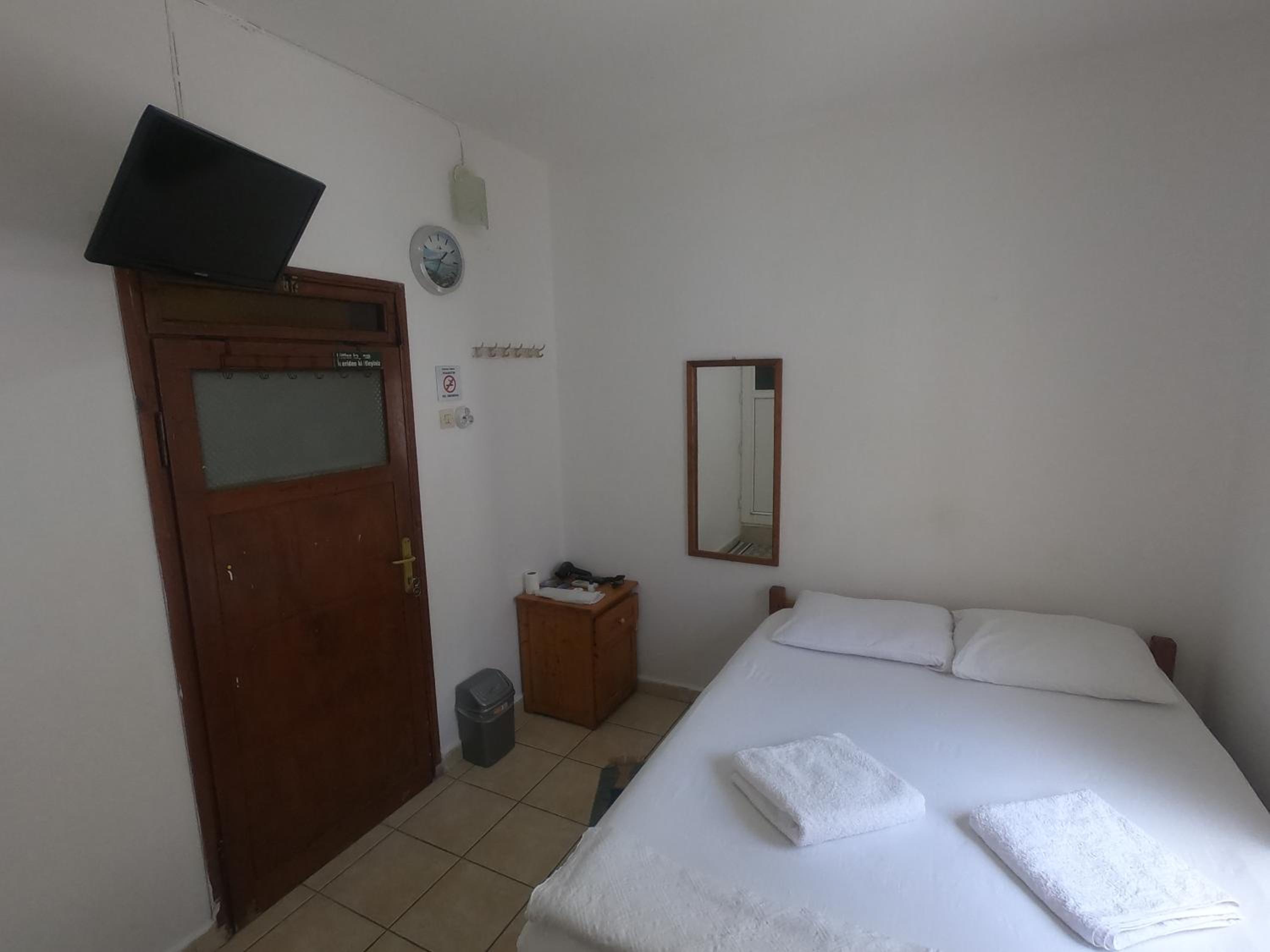 Standard Double Room - Photo 5
