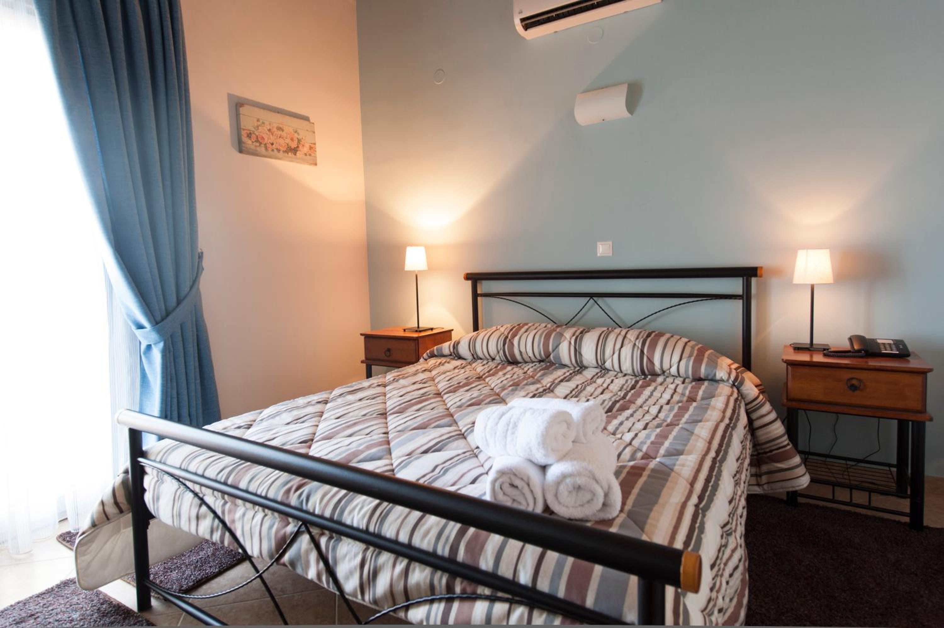 Standard Double Room - Photo 12