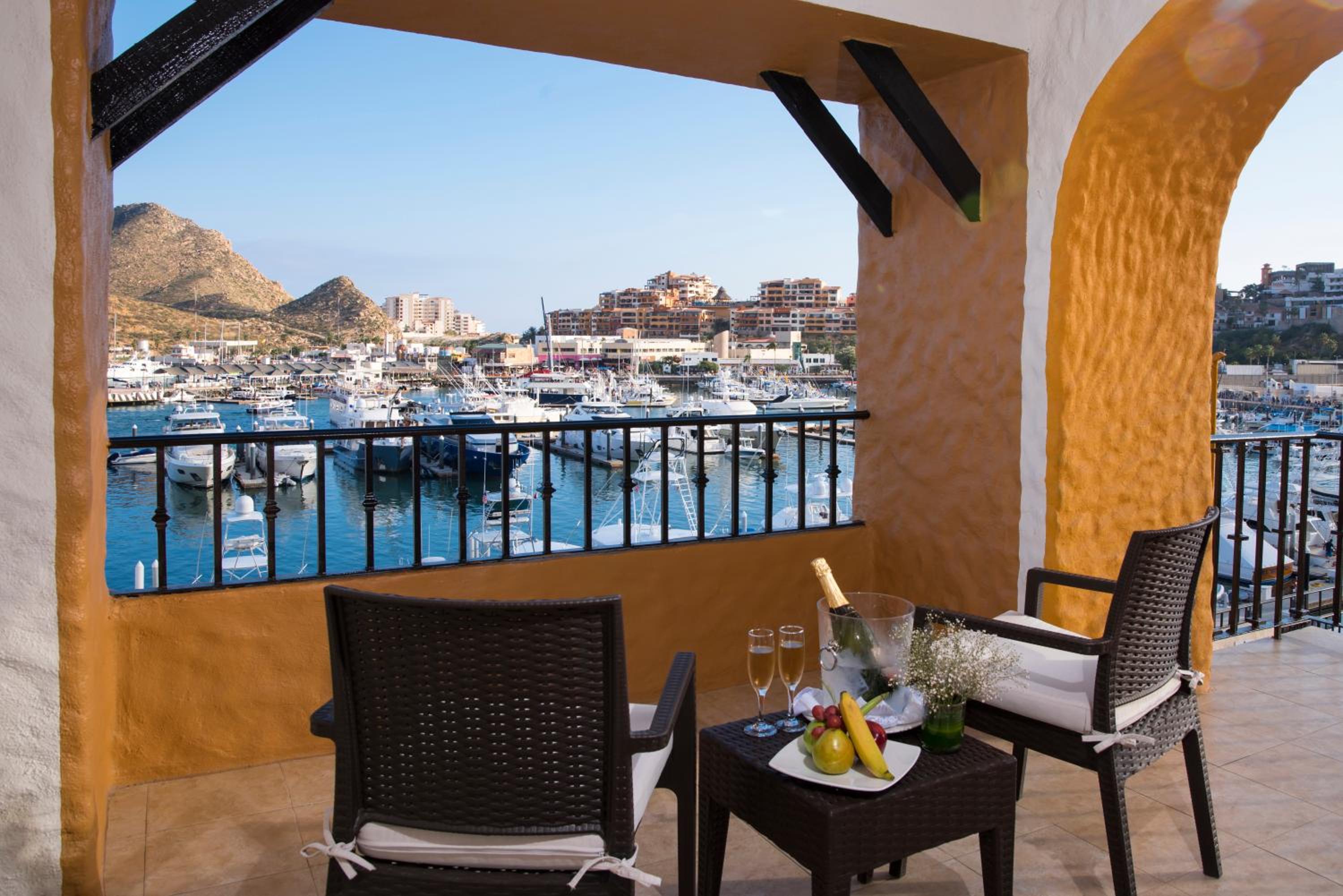 Standard Room with Port View - Photo 7