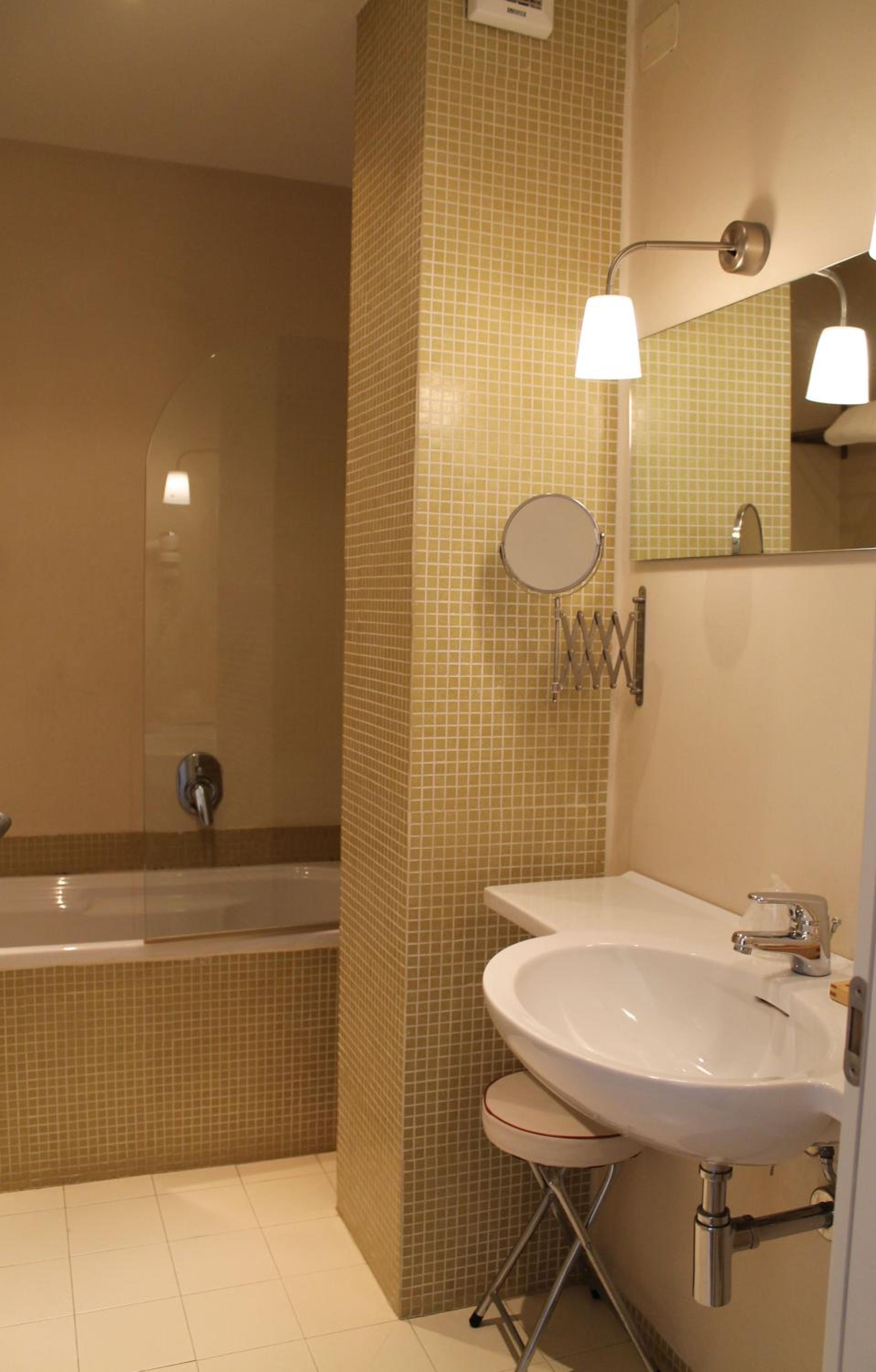 Double Room - Photo 5