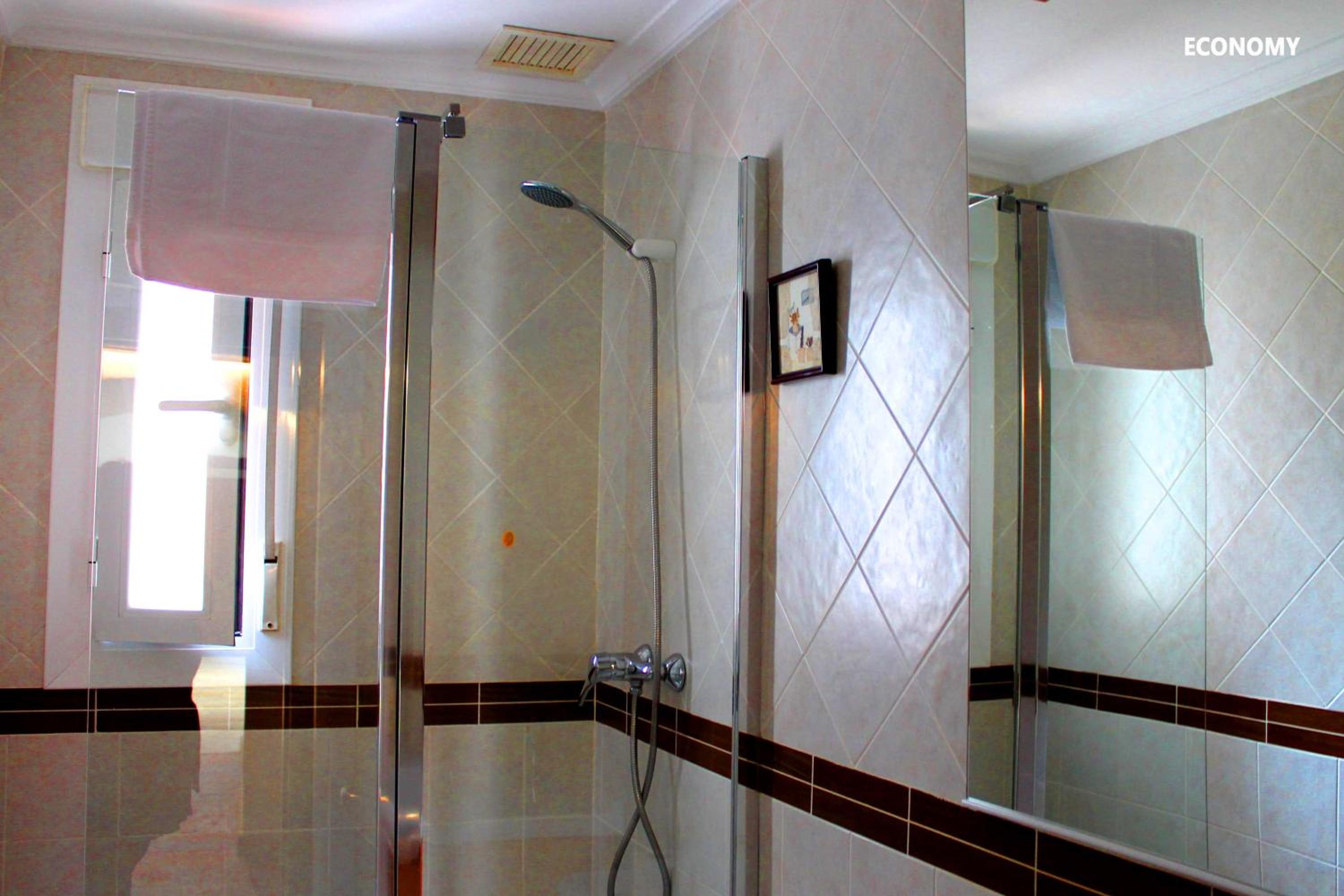 Quadruple Room with Bathroom photo 2