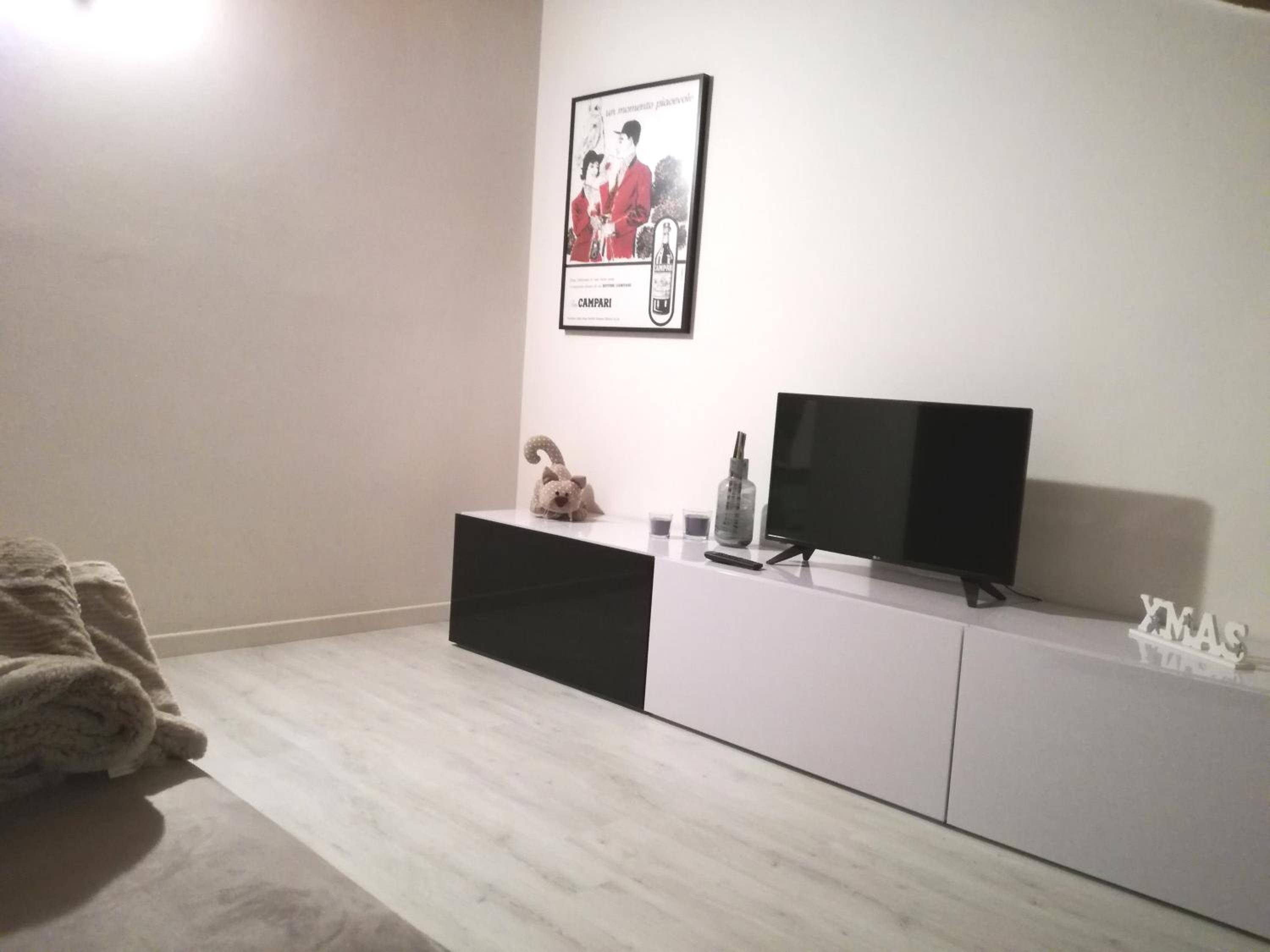 Apartment with Private Parking - Photo 26