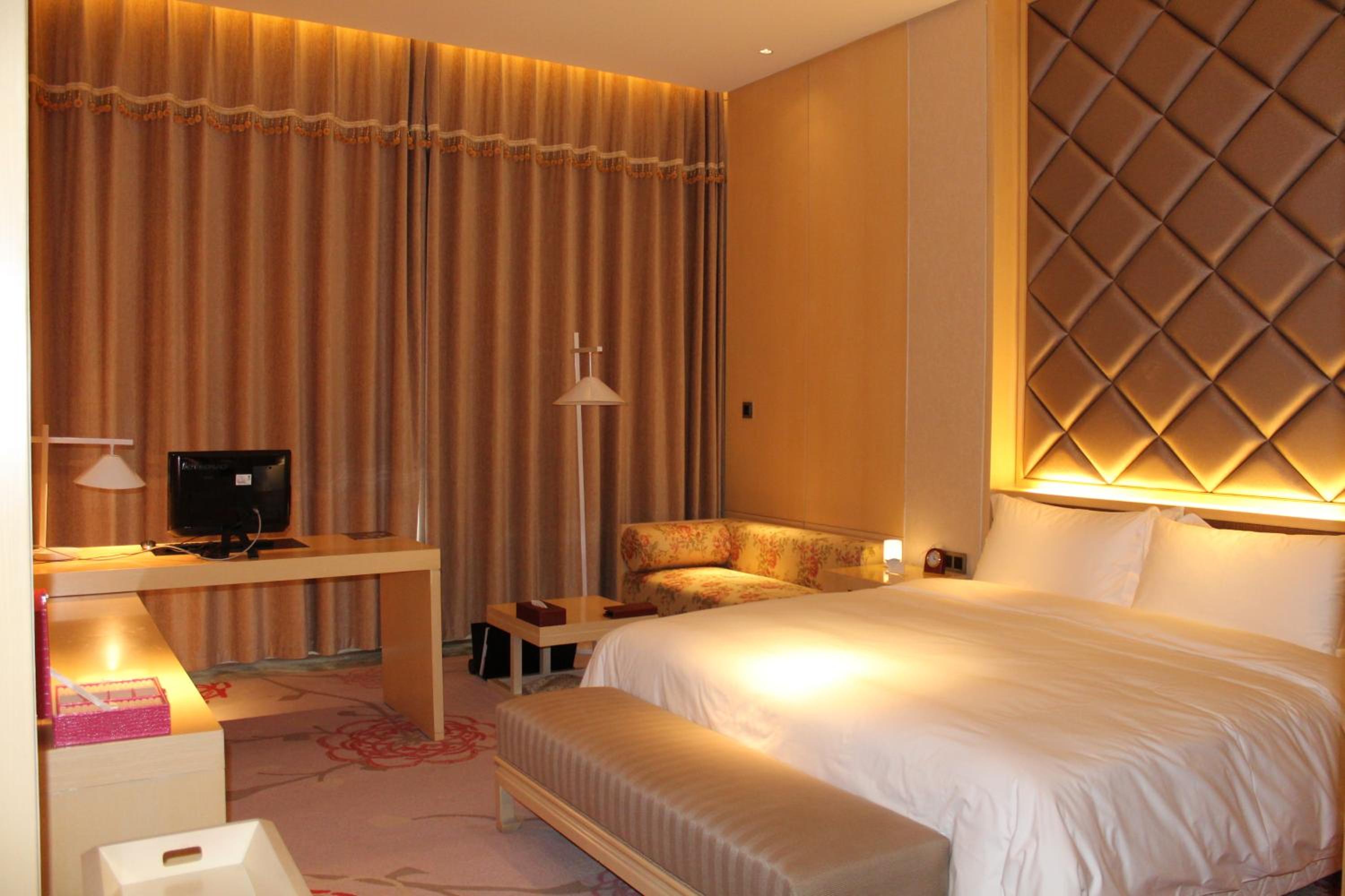 Business King Room