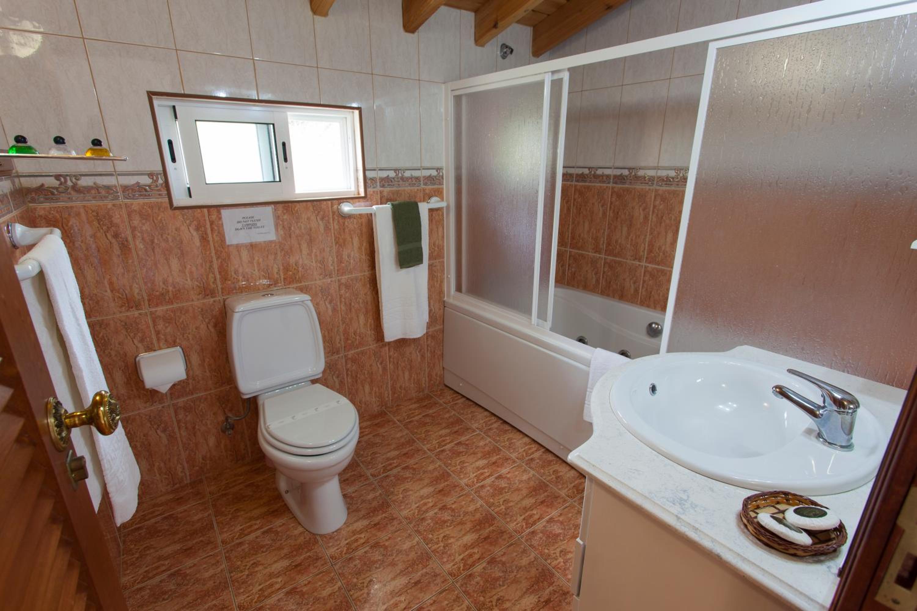 Large Double or Twin Room - Photo 2