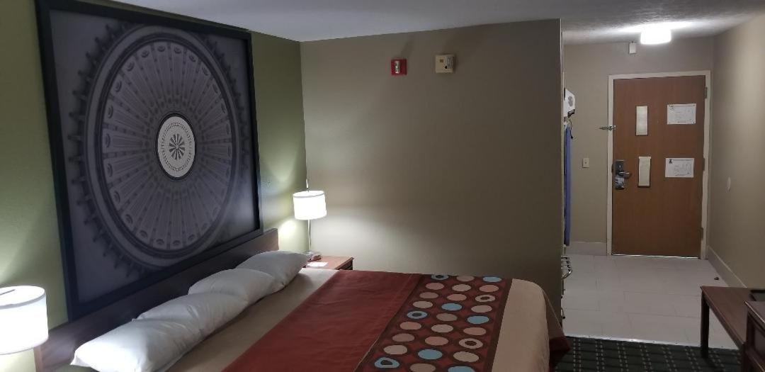 King Room - Disability Access/Non-Smoking - Photo 5