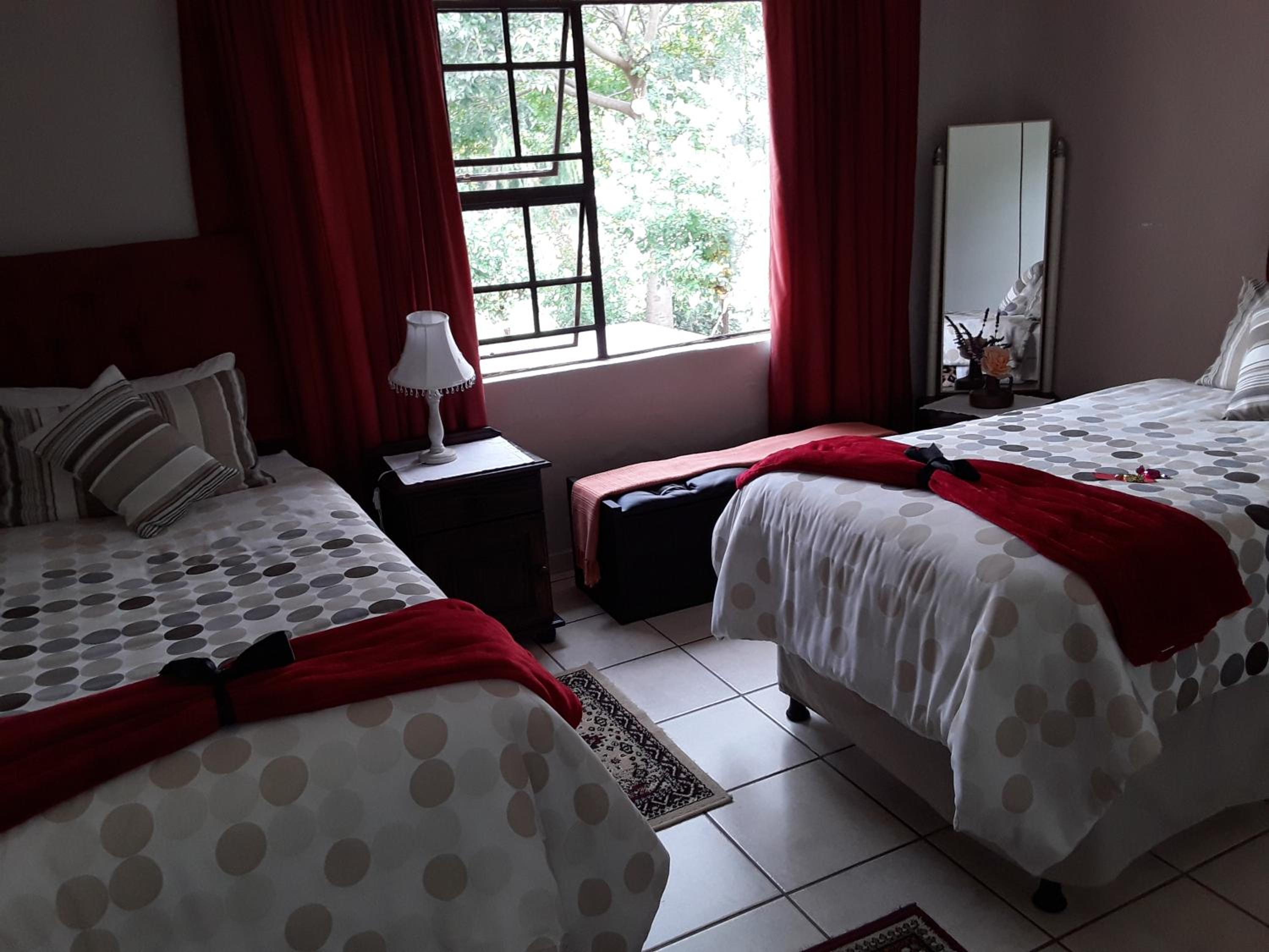 Standard Twin Room with Garden View - Photo 1