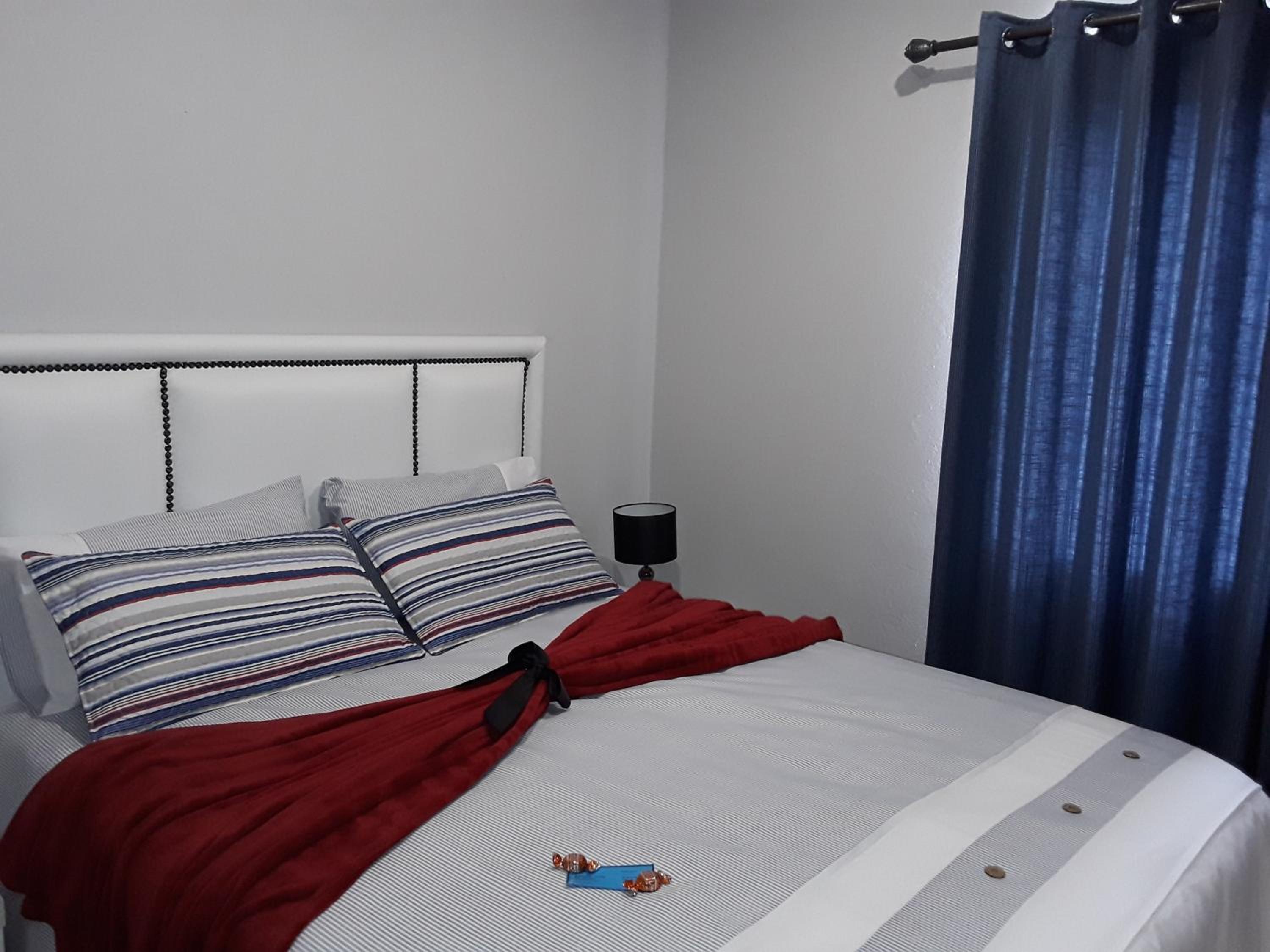 Deluxe Queen Room - Photo 1