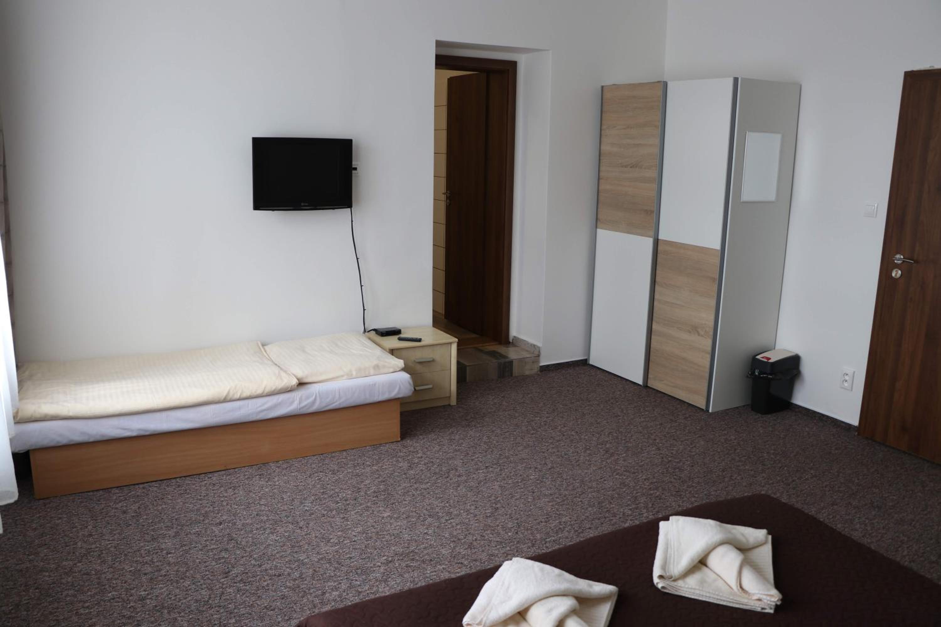 Triple Room with Private Bathroom photo 2
