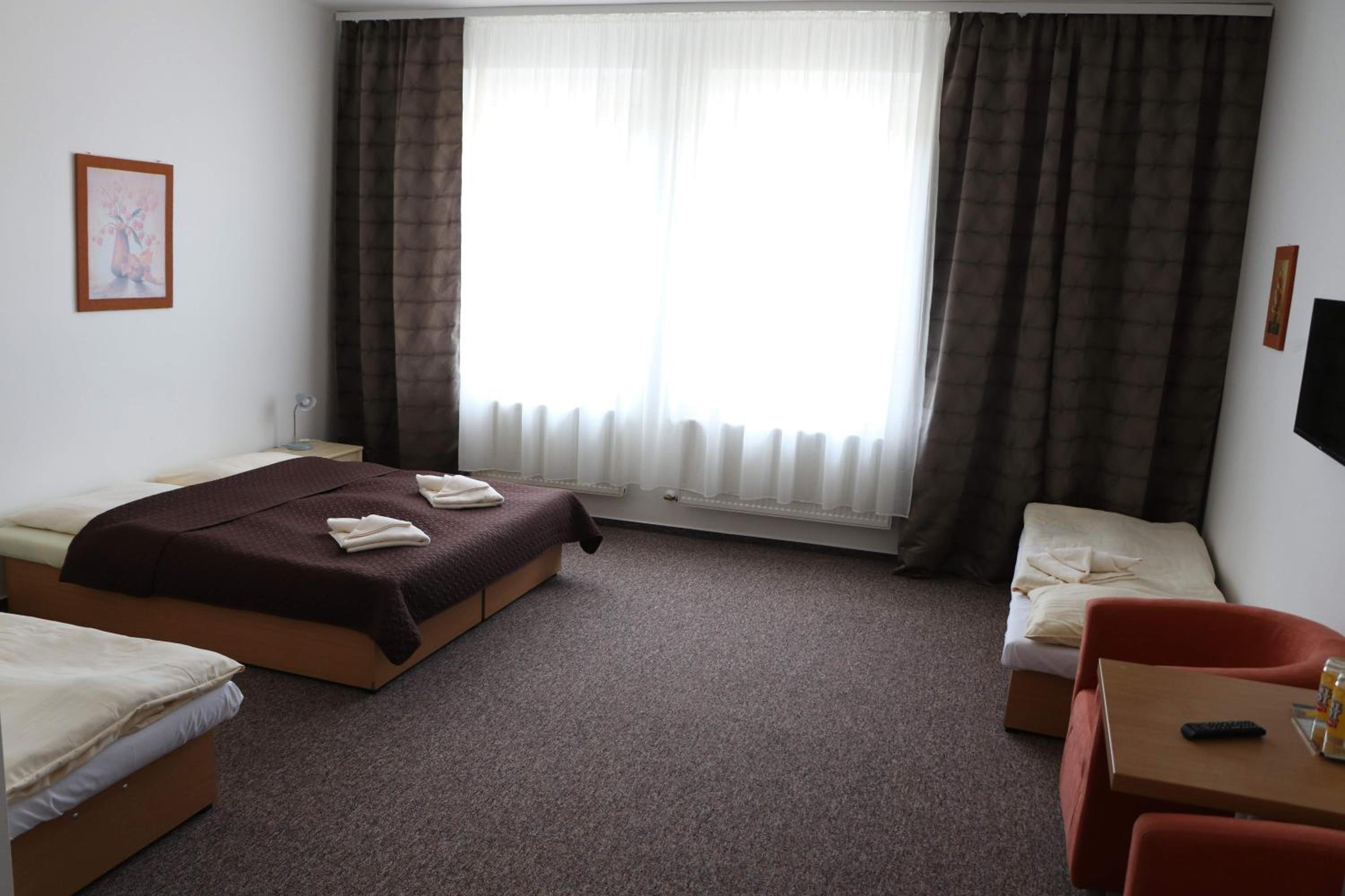 Quadruple Room with Private Bathroom photo 2