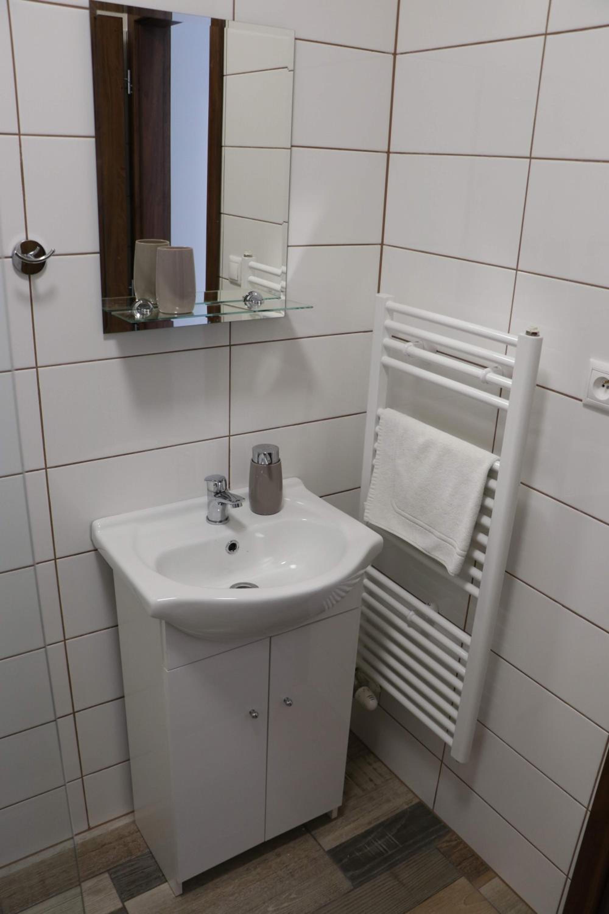 Quadruple Room with Private Bathroom photo 3