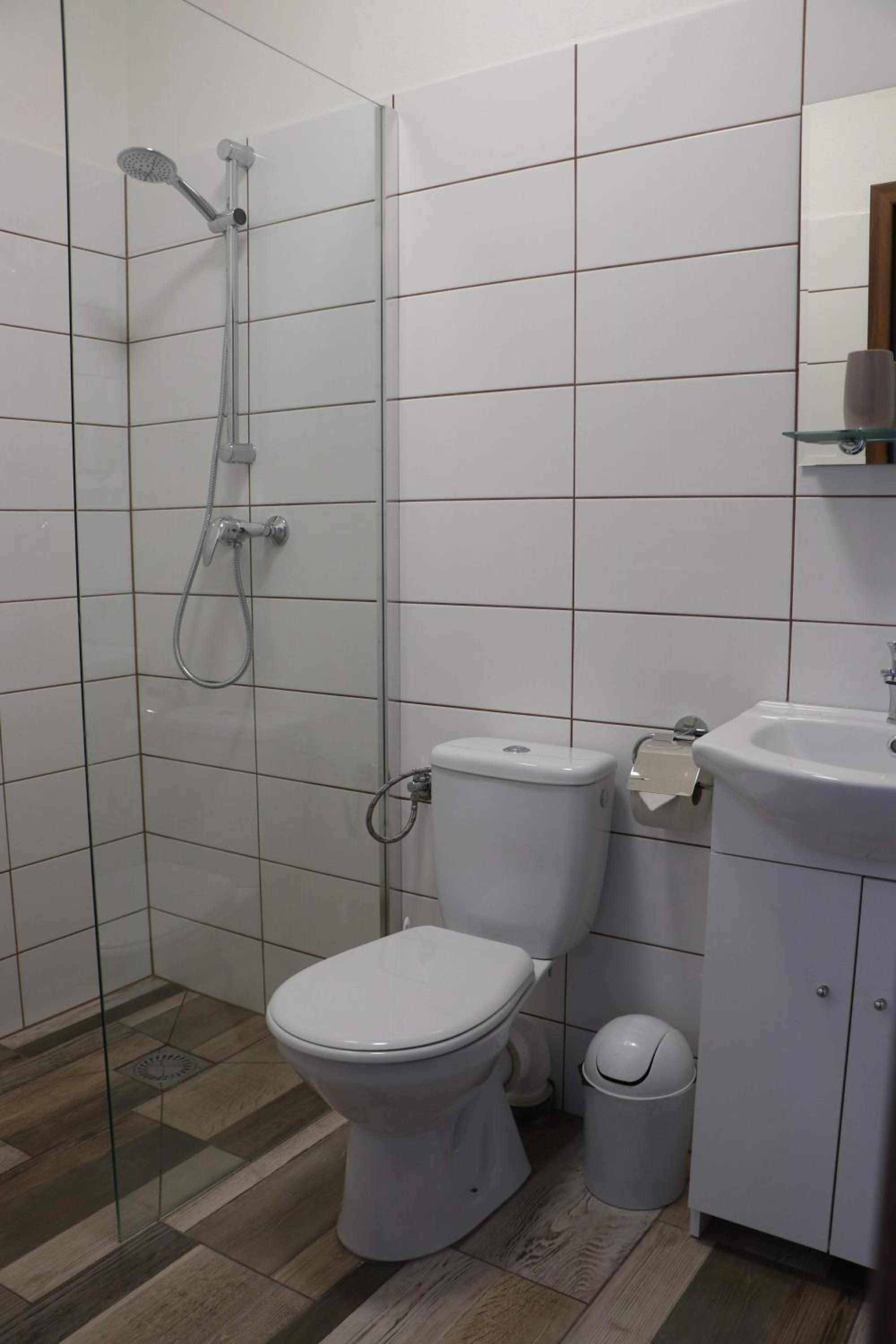 Triple Room with Private Bathroom photo 3