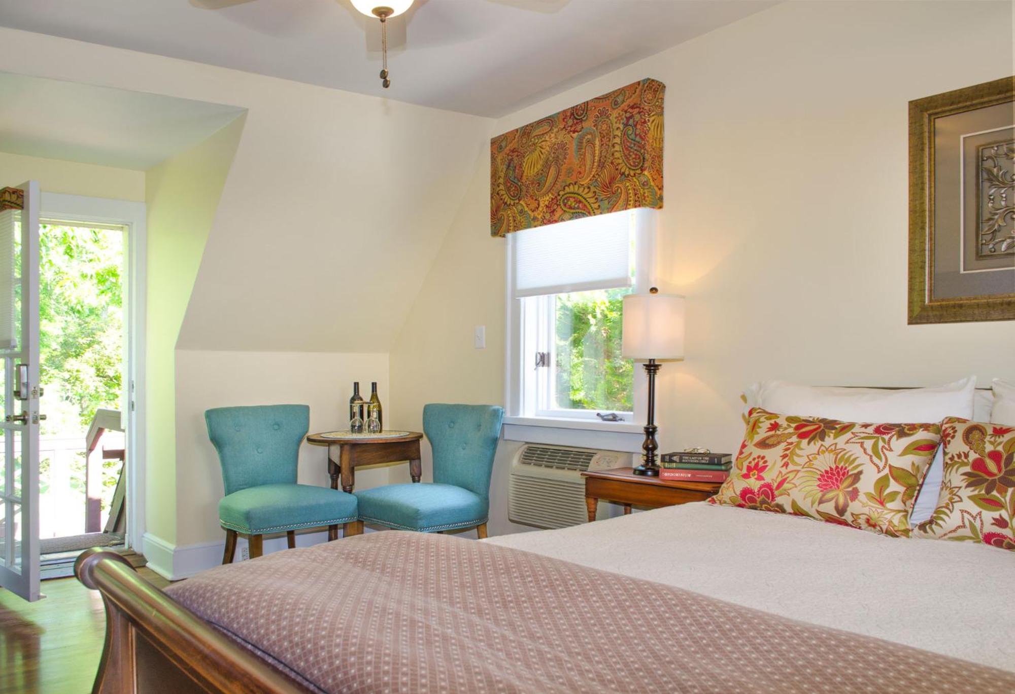 Queen Room with Balcony photo 1