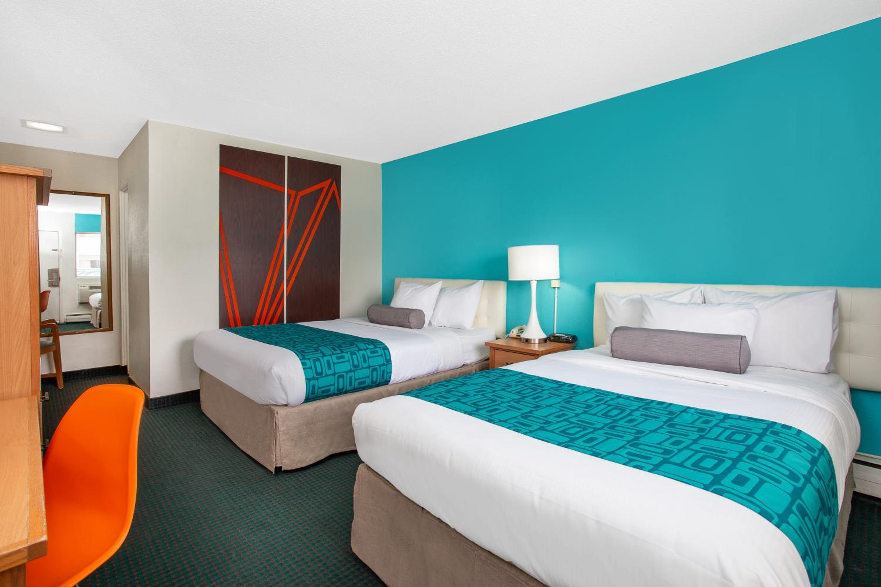 Double Room with Two Double Beds - Smoking - Photo 4