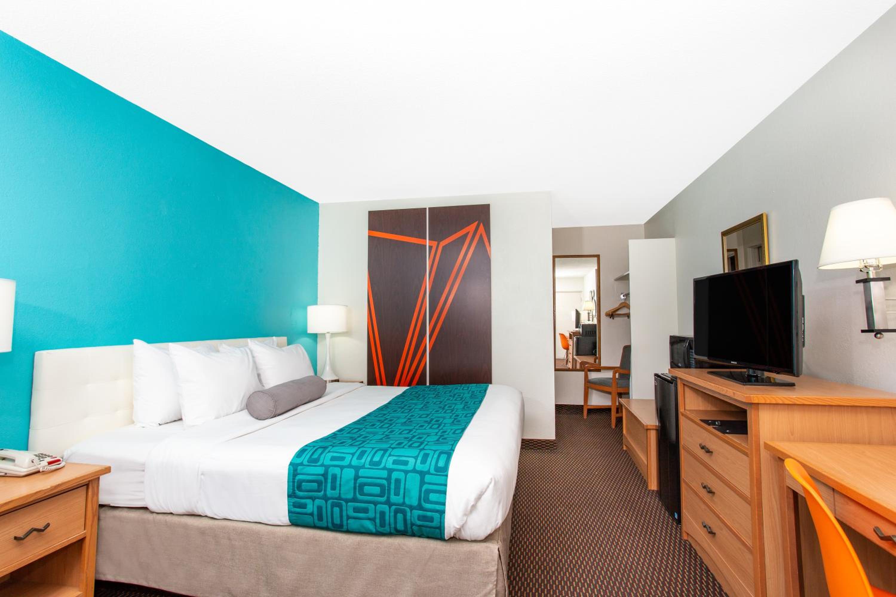 Deluxe King Room - Smoking - Photo 1