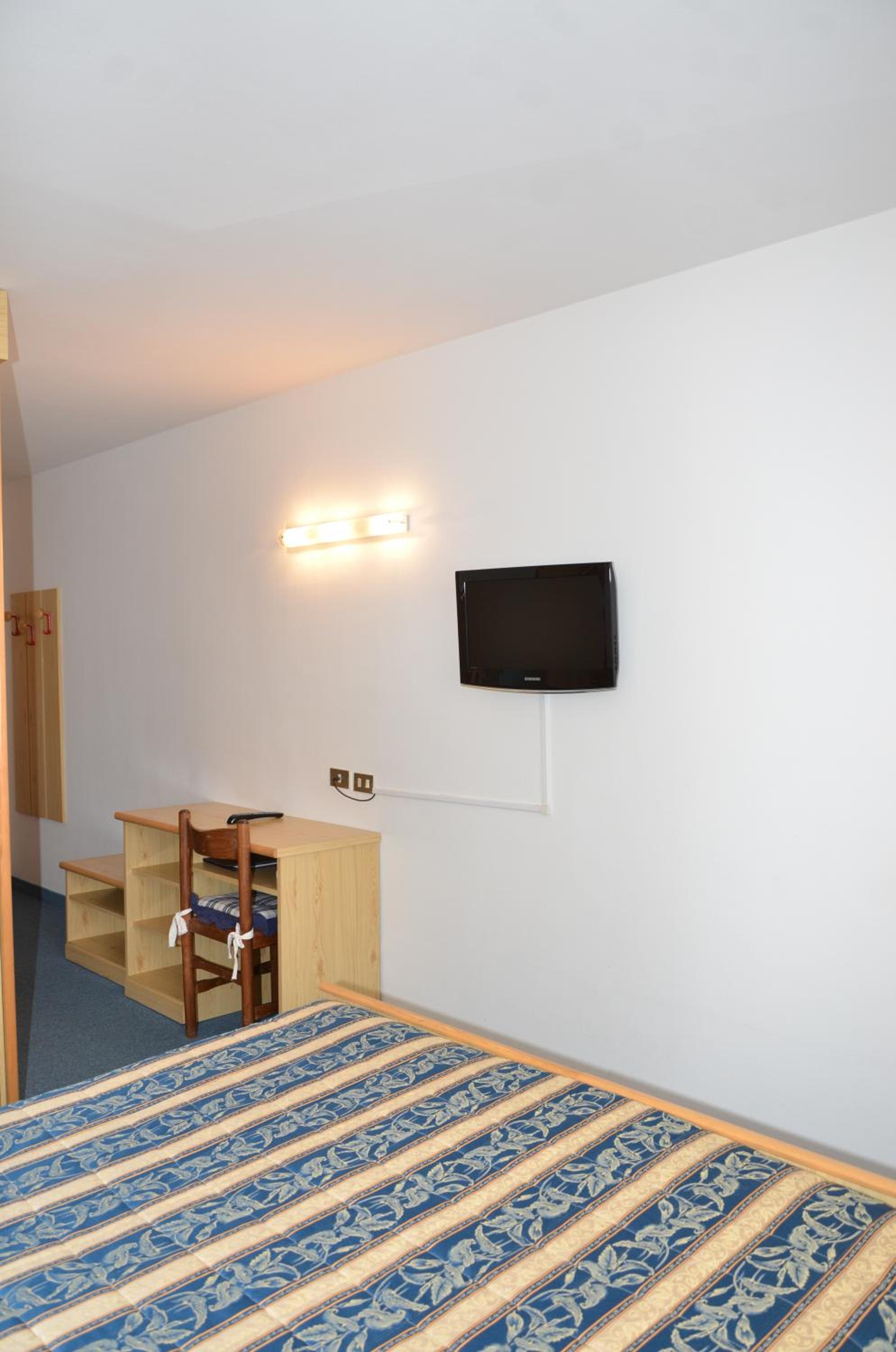Double or Twin Room - Photo 2