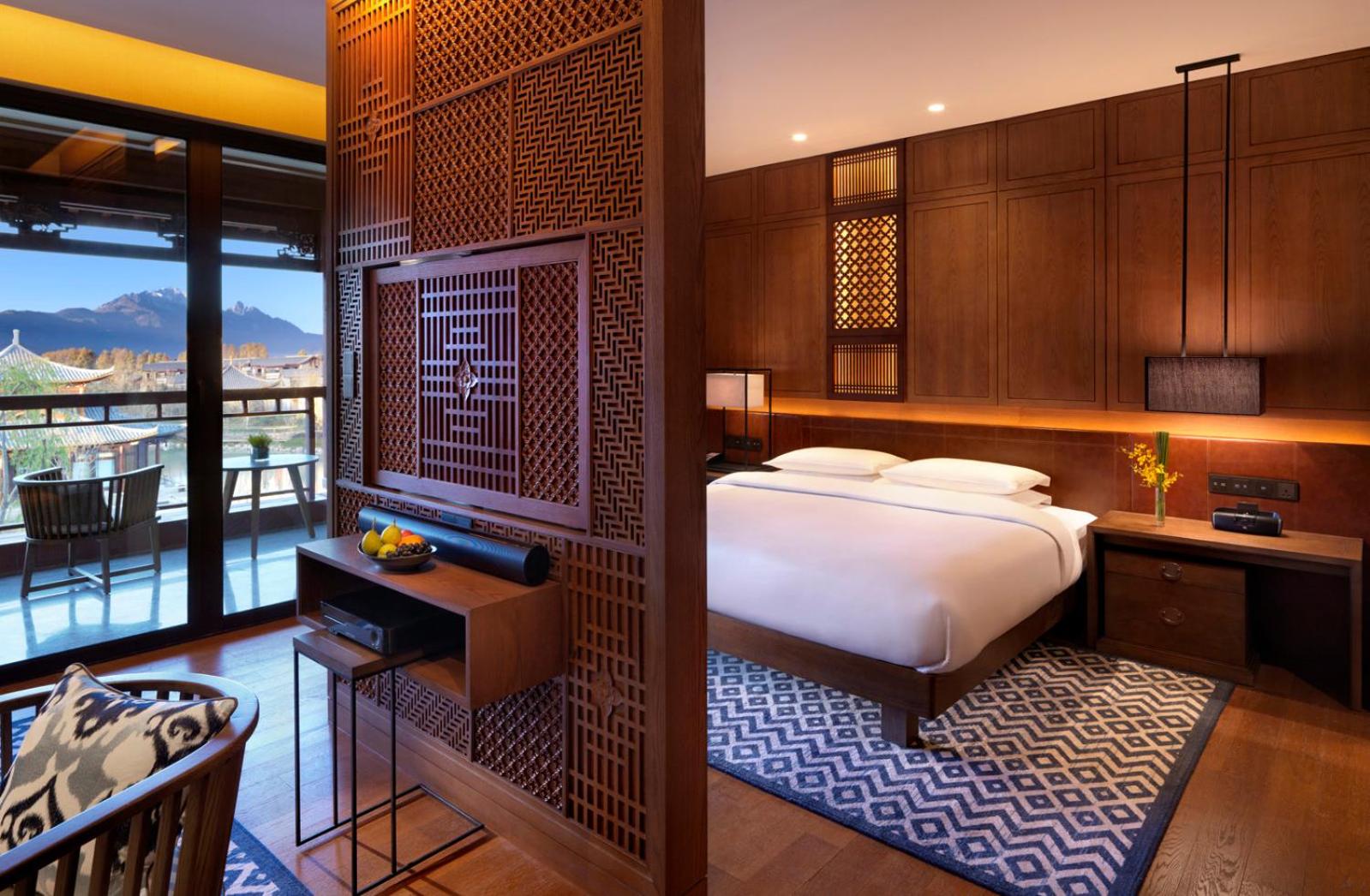 Deluxe King Room with Mountain View