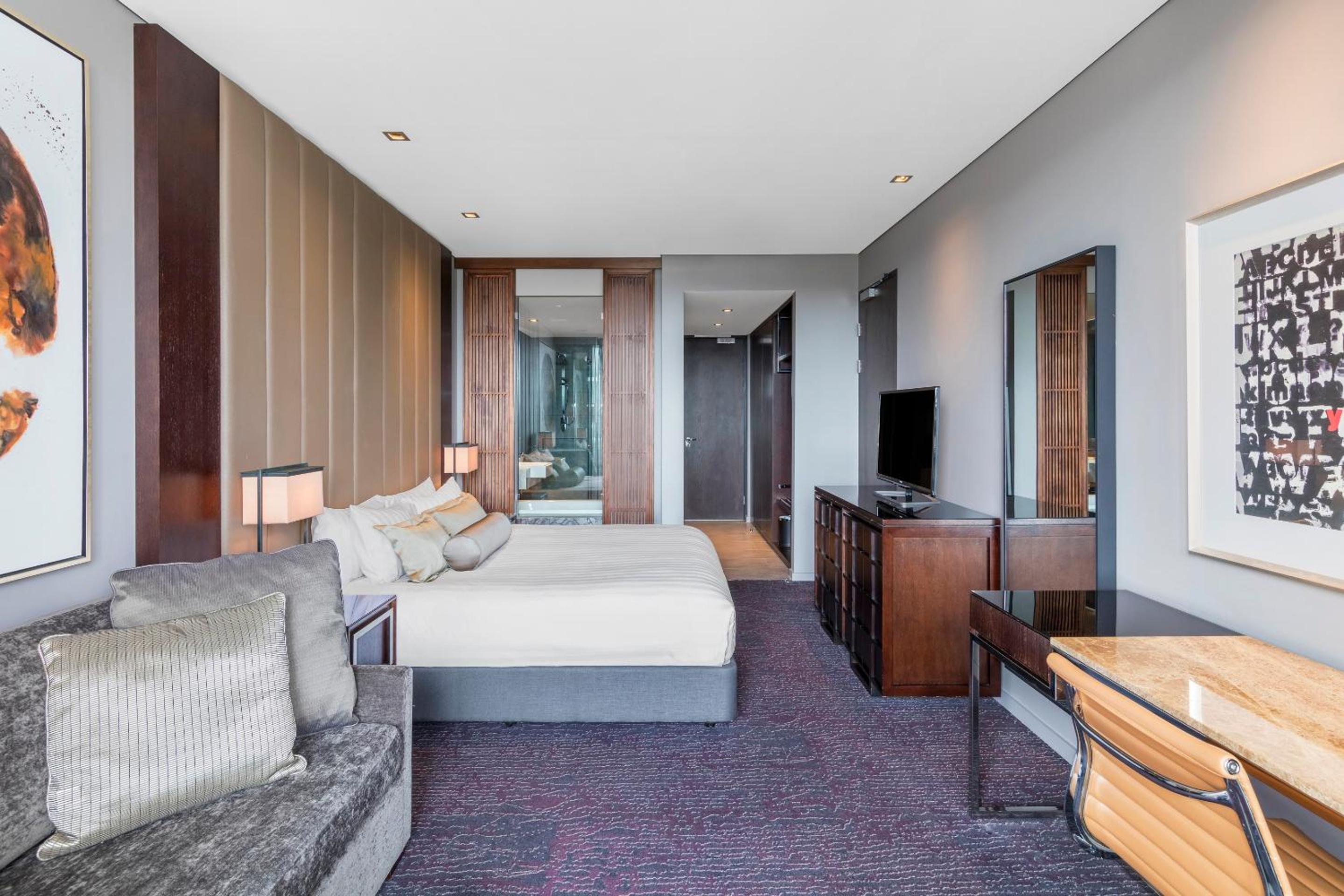 Paddington Deluxe Room thumbnail 6
