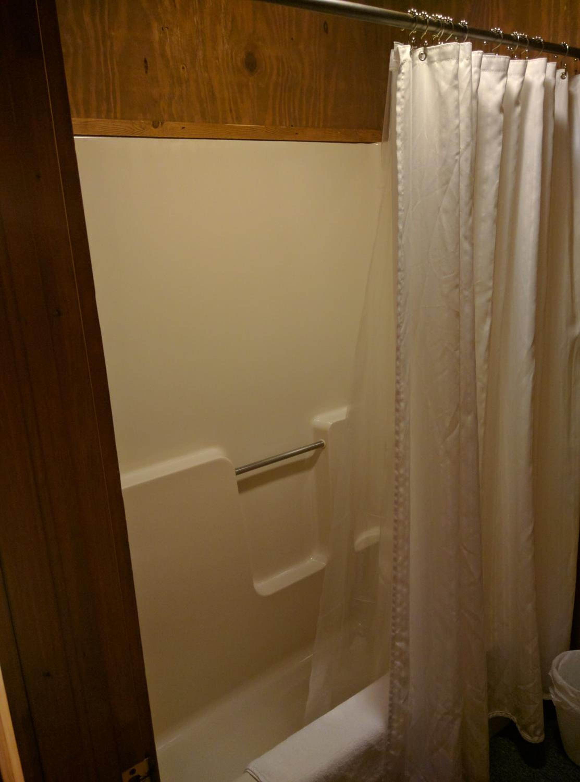 Queen Room photo 2