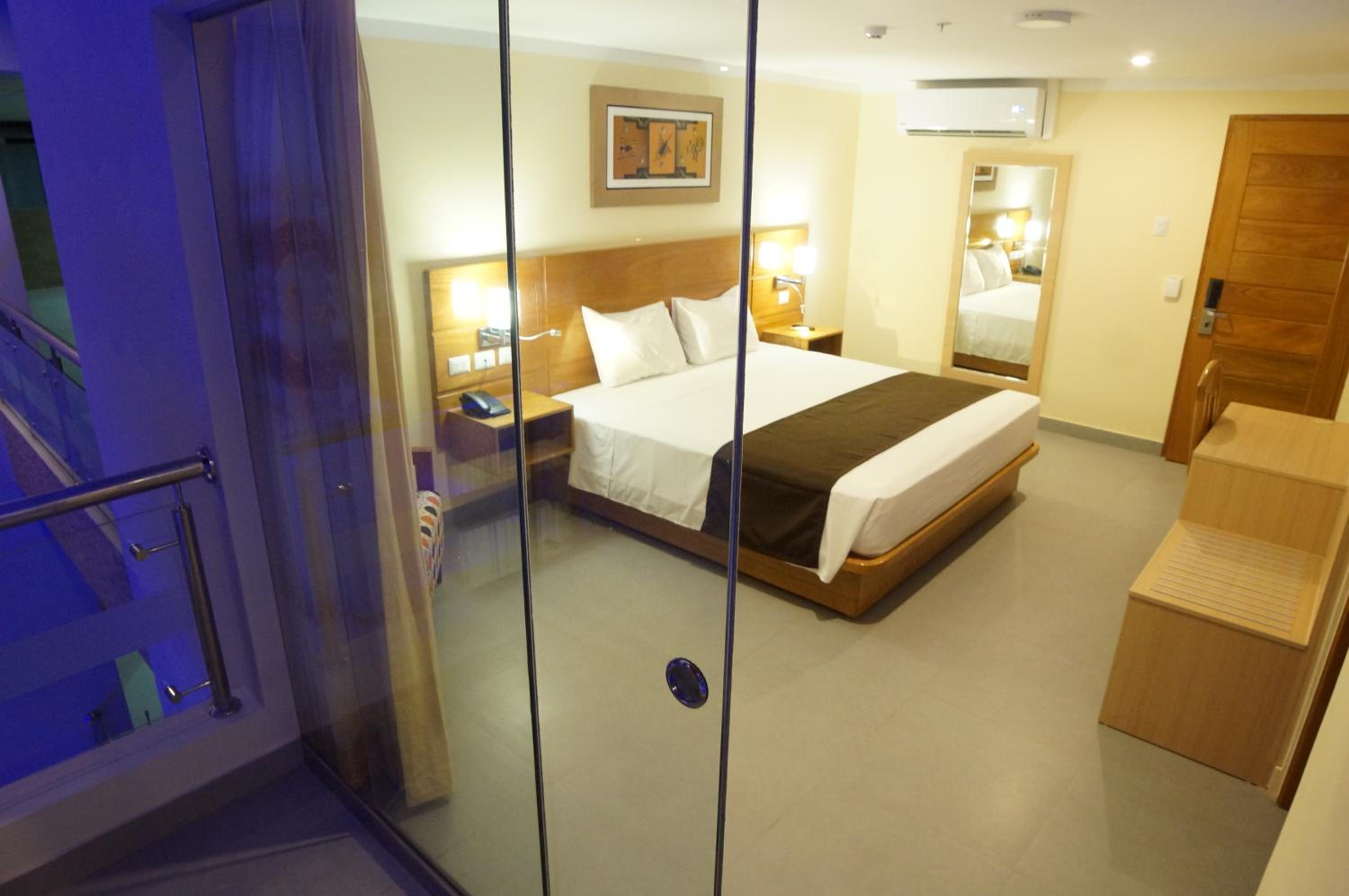 Deluxe Room (2 Adults + 1 Child)