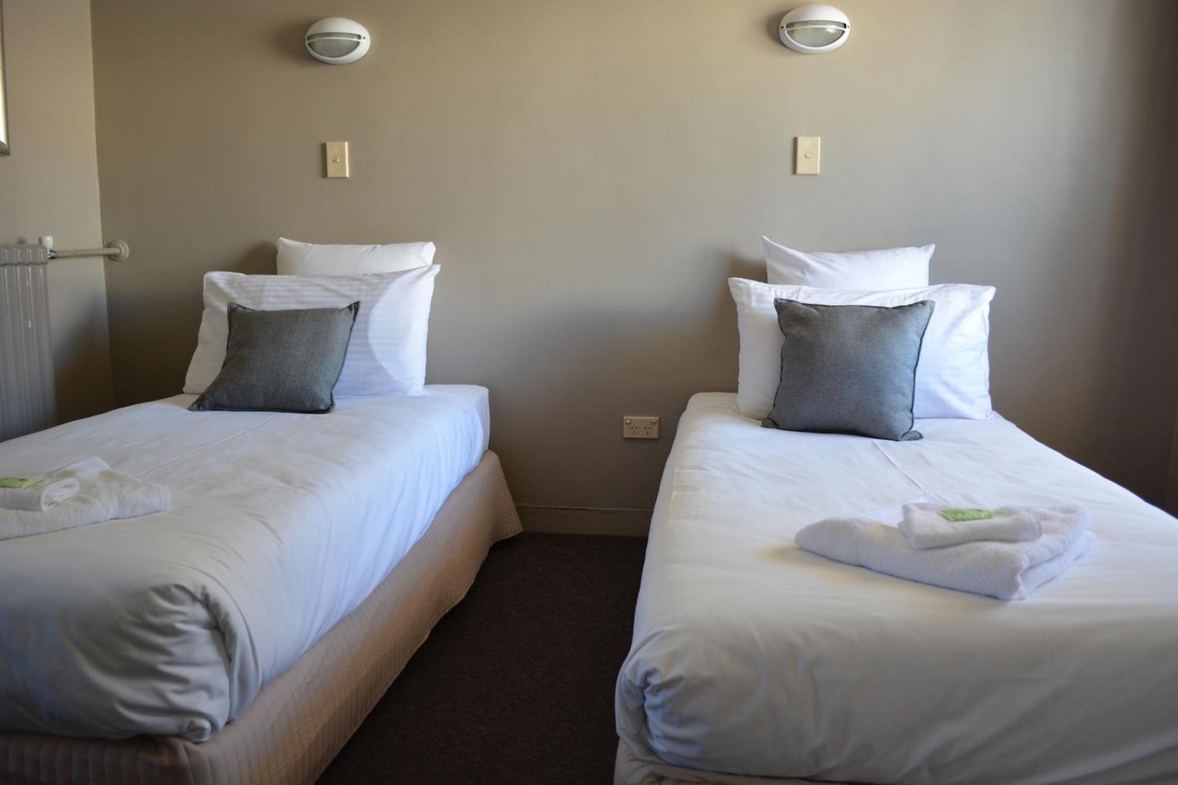 Twin Room with En Suite photo 3