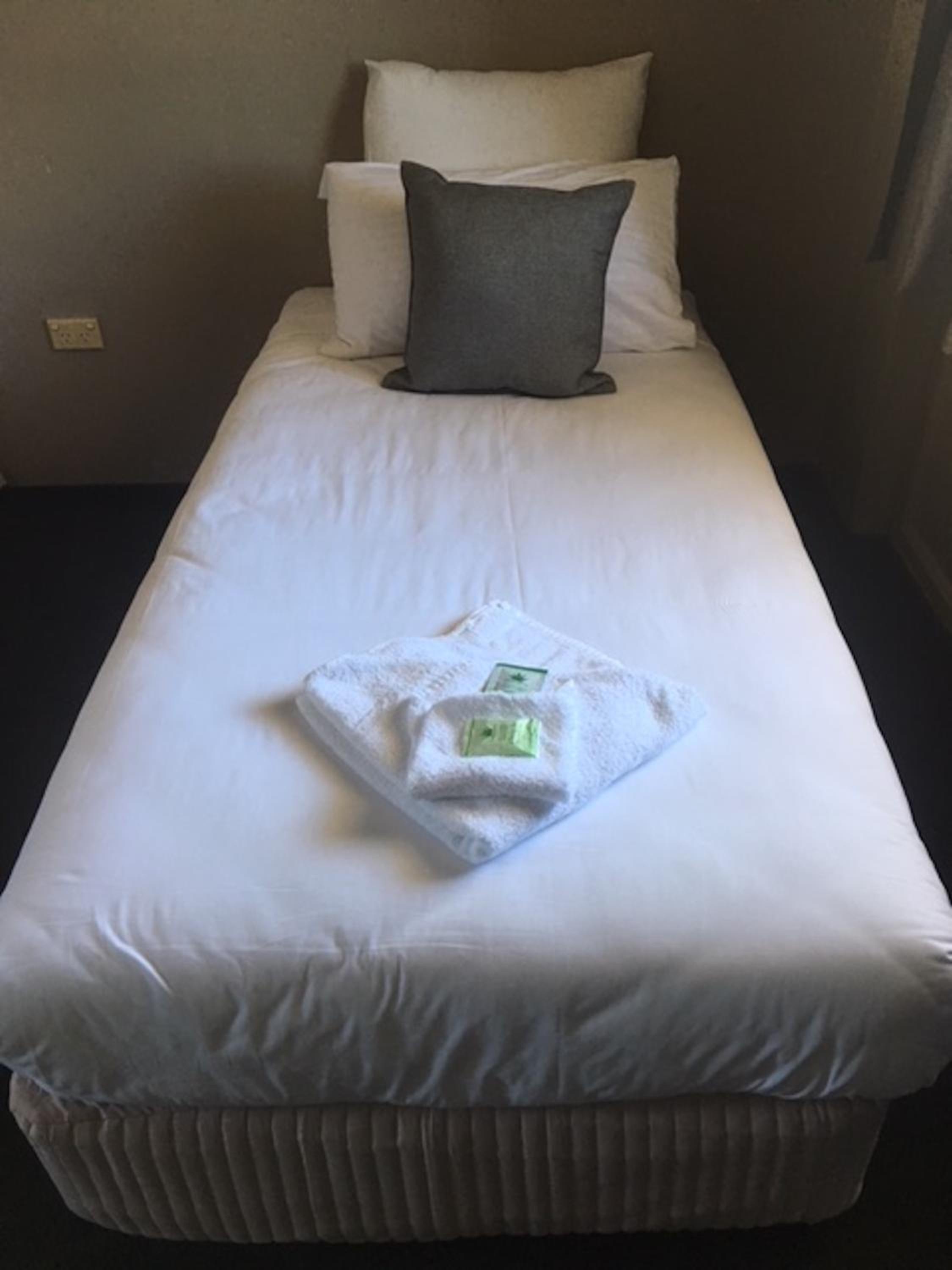 Single Room with Shared Bathroom - Adults Only photo 3