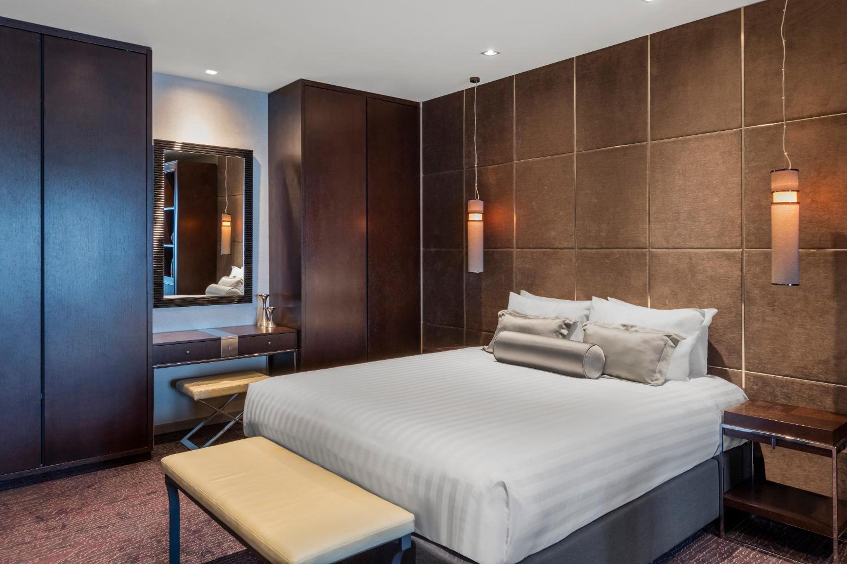 Executive Suite thumbnail 5