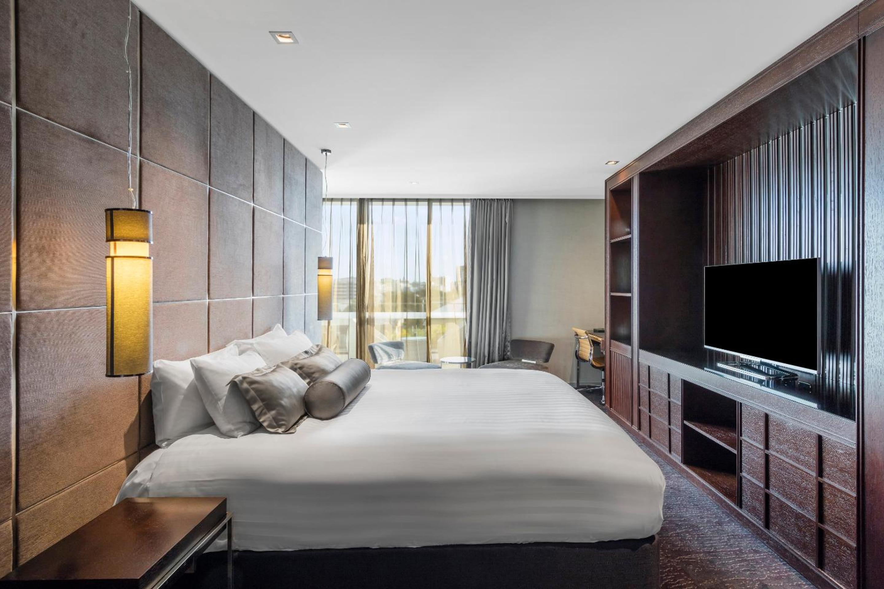 Executive Suite thumbnail 6
