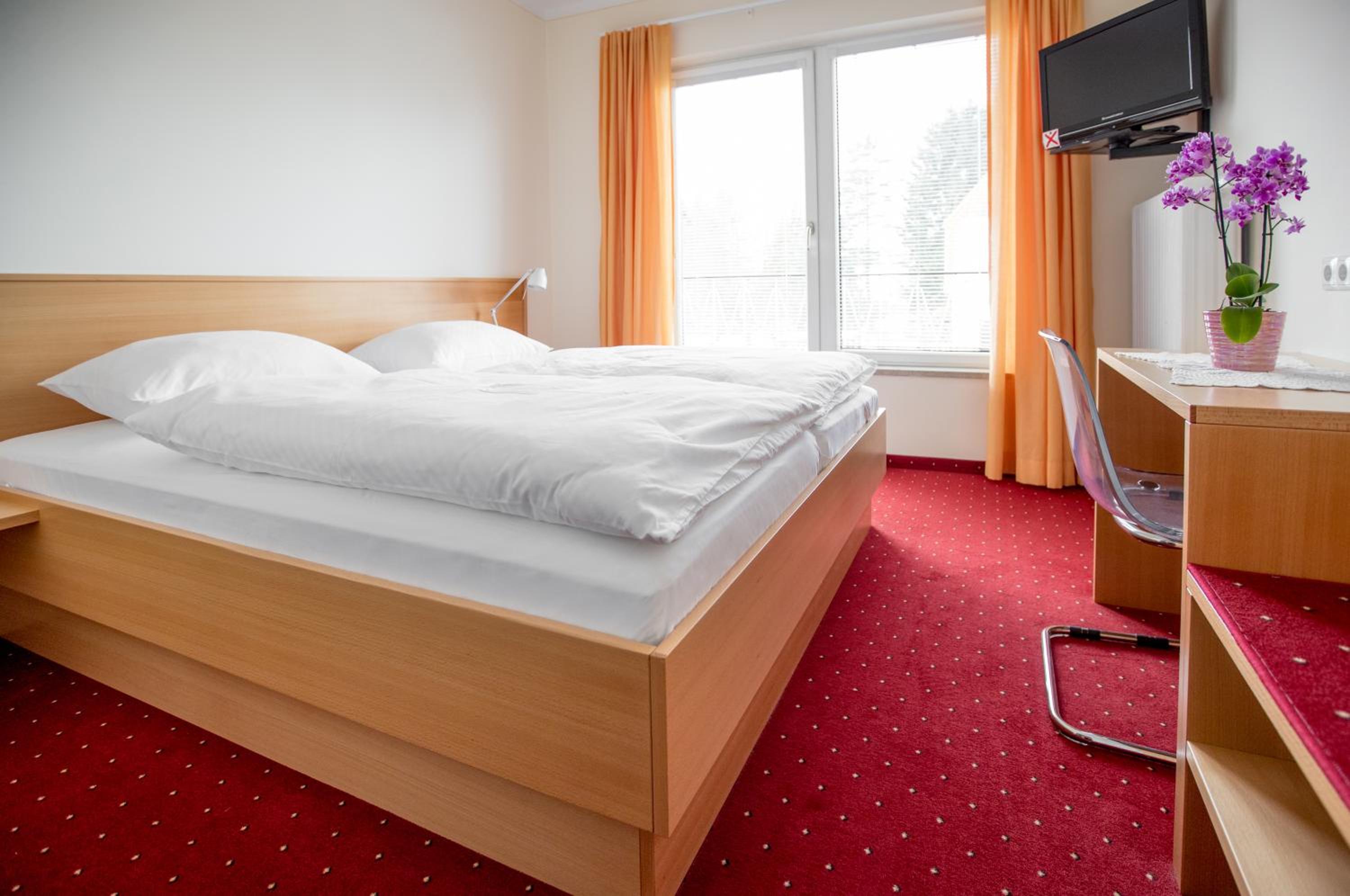 Double Room with Balcony - Photo 1